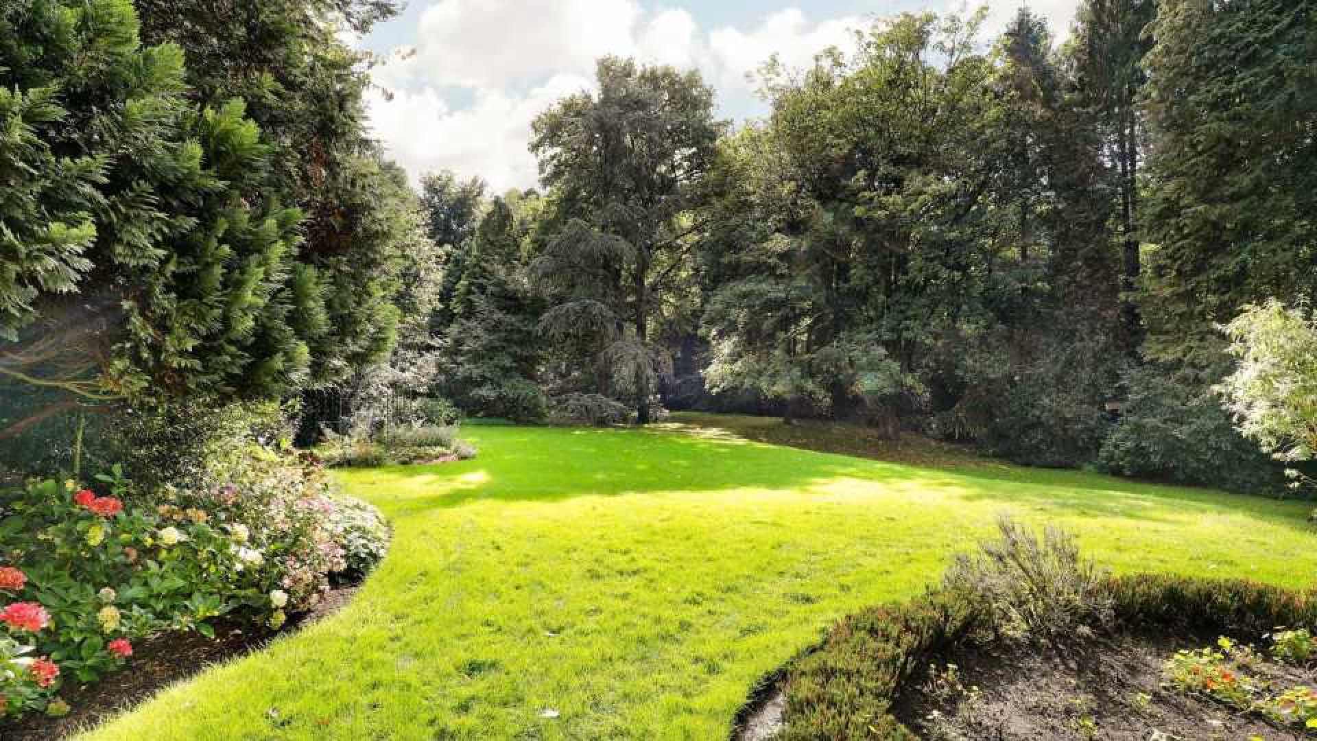 Zangeres Laura Fygi geeft nog maar eens tonnen euro's korting op haar landhuis! 26