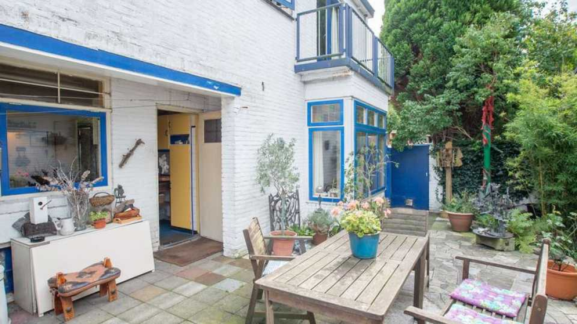 Manuela Kemp koopt vrijstaand huis met groot atelier in Hilversum. Zie foto's 15