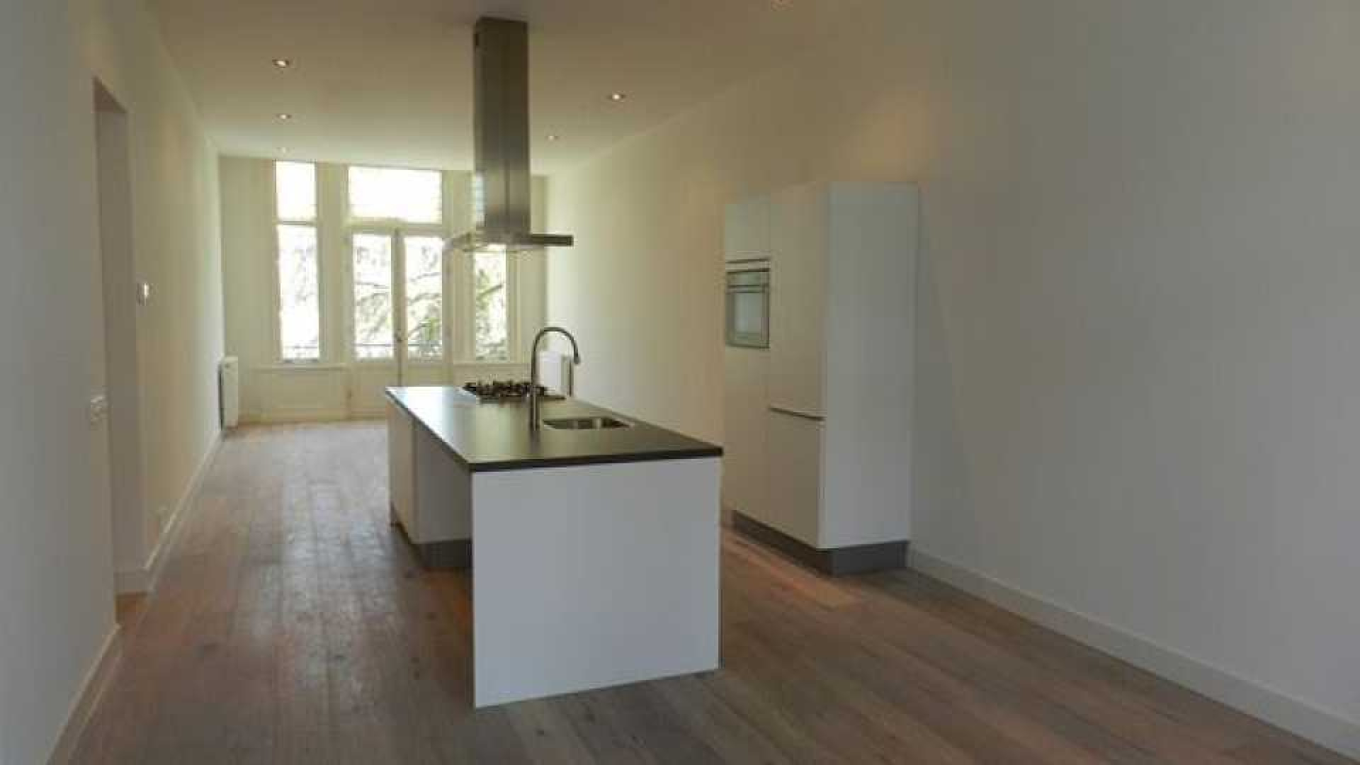Frank Rijkaard zoekt huurder voor zijn zeer luxe driekamer appartement. Zie foto's 2
