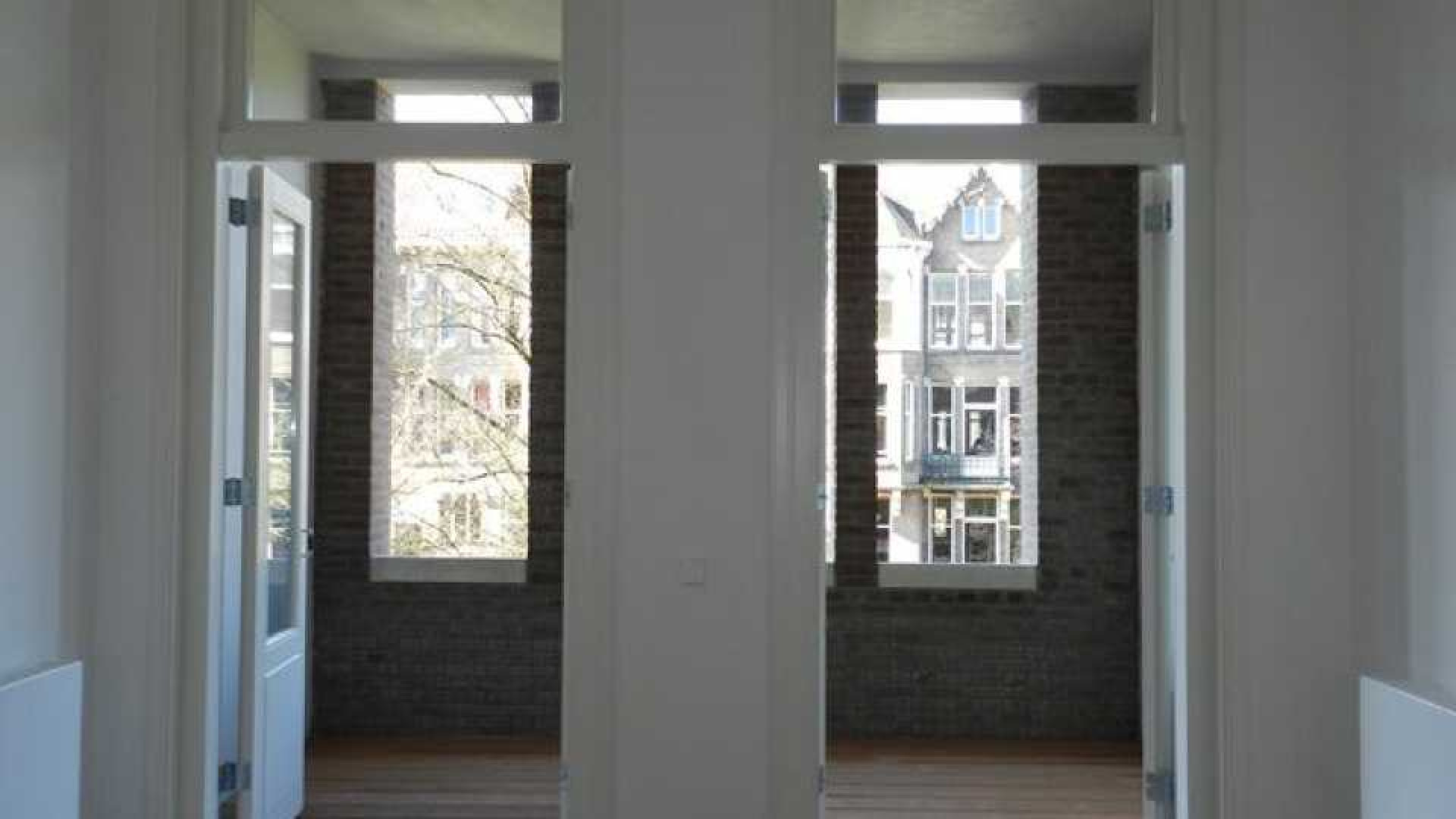 Frank Rijkaard zoekt huurder voor zijn zeer luxe driekamer appartement. Zie foto's 5