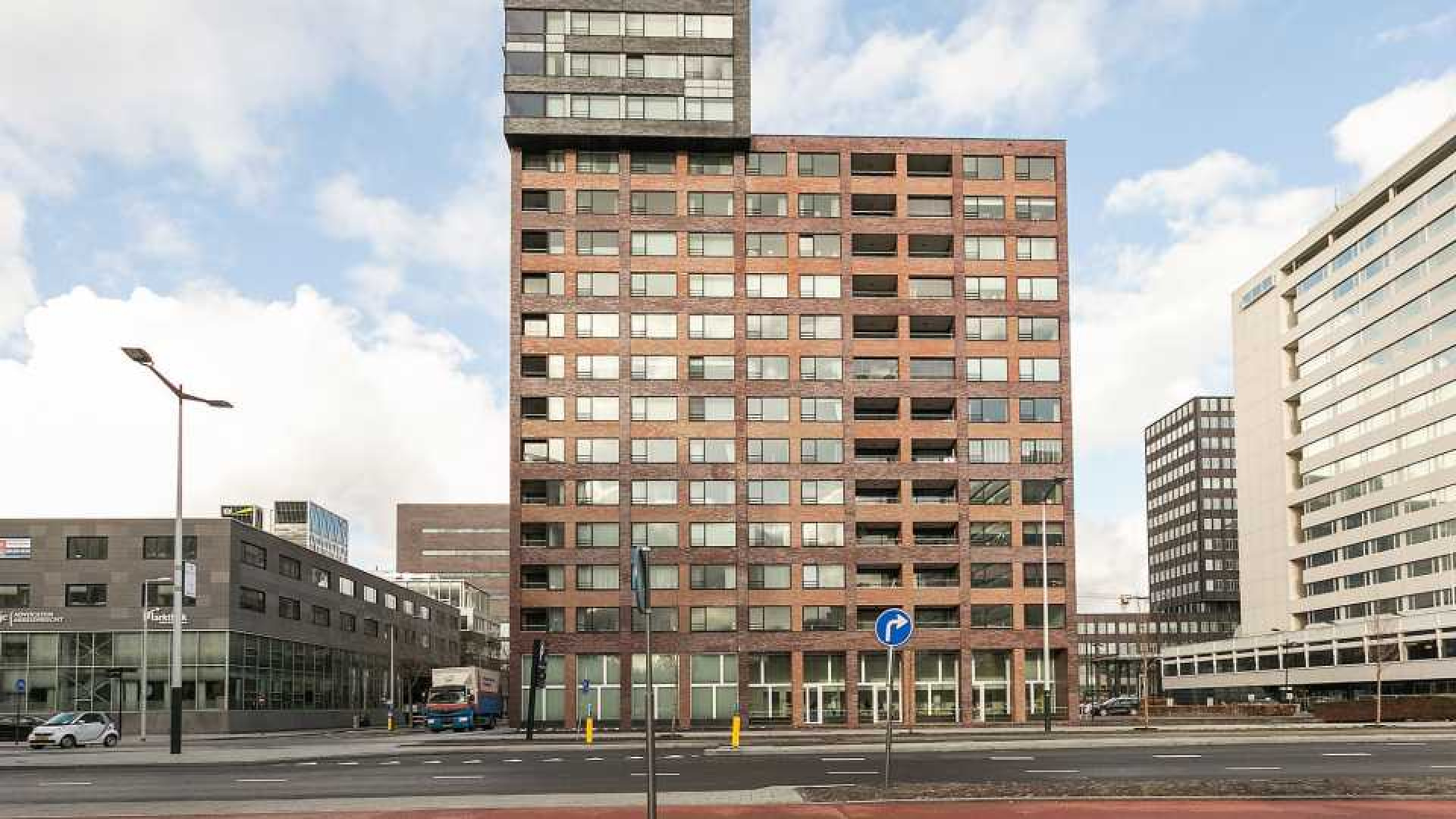 Monica Geuze zet haar net gekochte luxe appartement weer te koop. Zie foto's 1