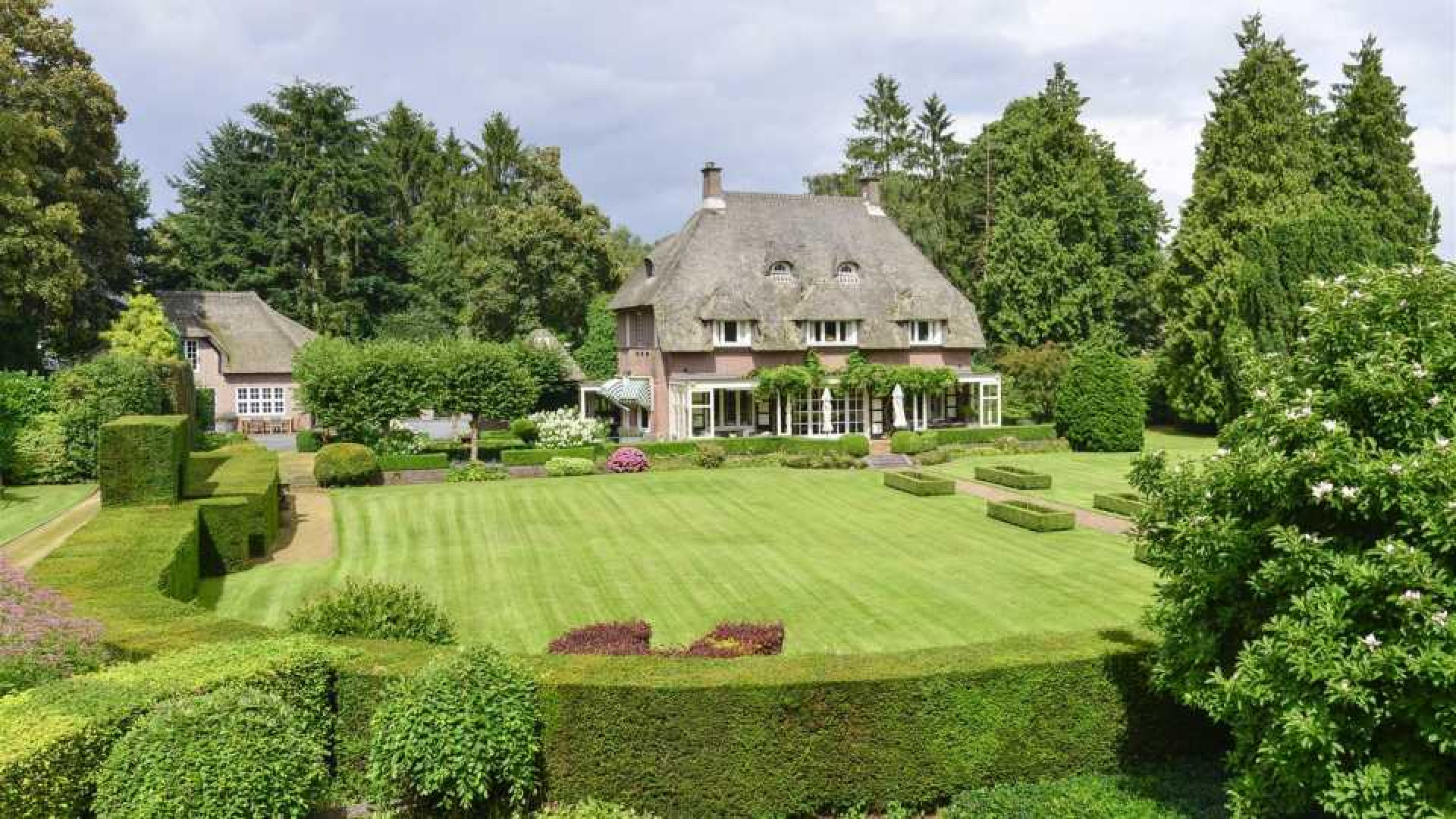 Jaap van Zweden koopt miljoenenvilla im het Gooi. Zie foto's 1