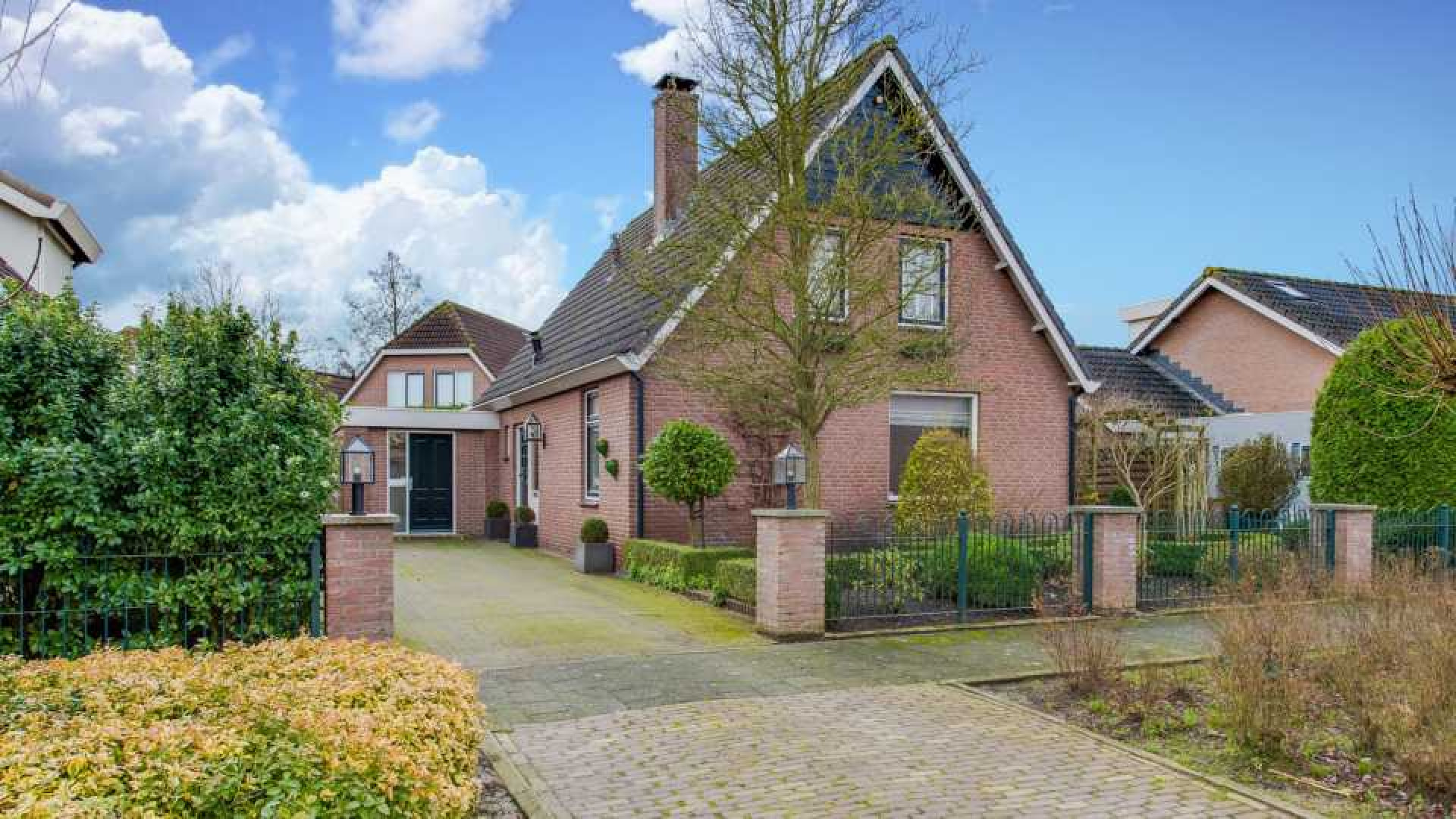 Meiden van OG3NE eindelijk van ouderlijk huis verlost! 1