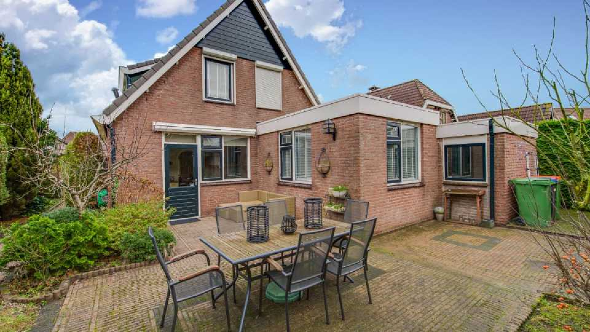 Meiden van O'G3NE zetten hun ouderlijk huis te koop. Zie foto's 18