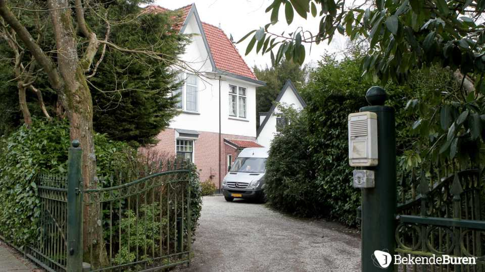 Waylon koopt miljoenen villa in het Gooi. Zie foto's 2