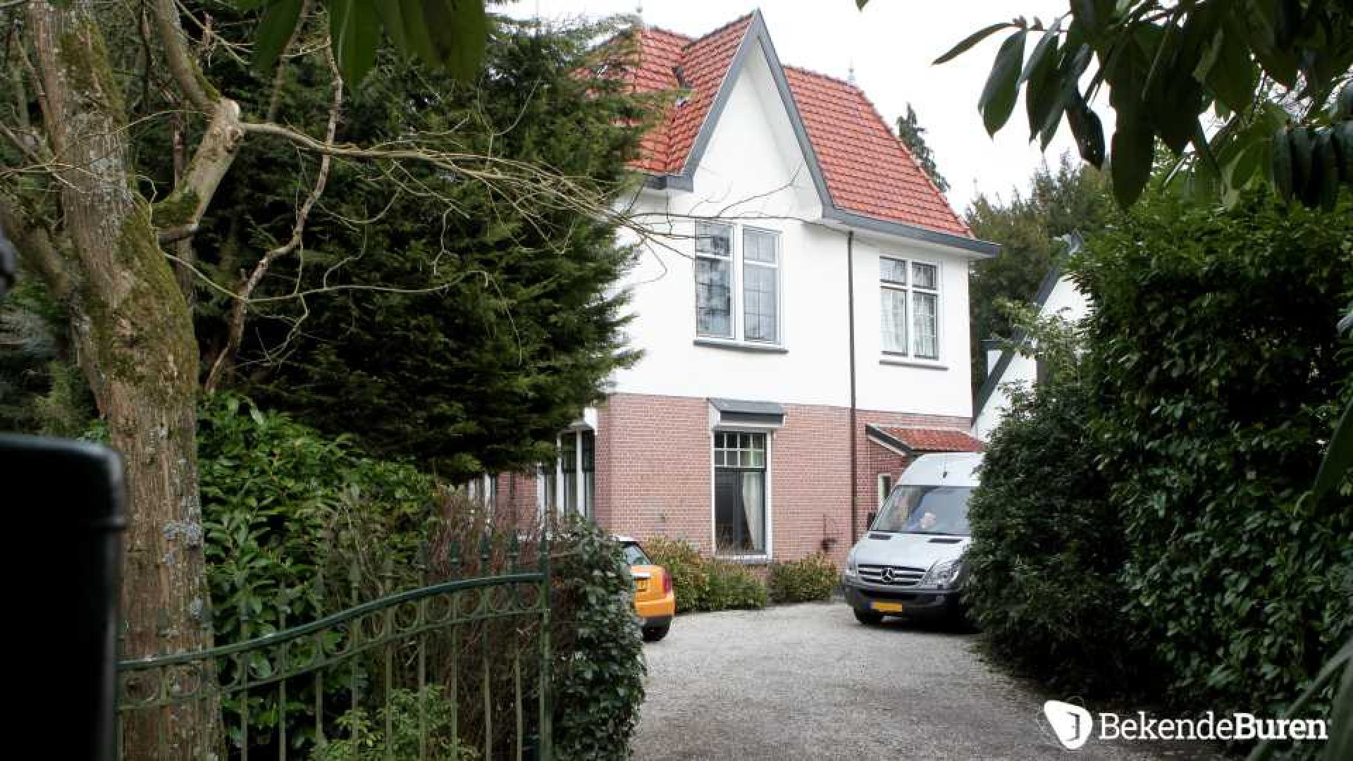 Waylon koopt miljoenen villa in het Gooi. Zie foto's 1