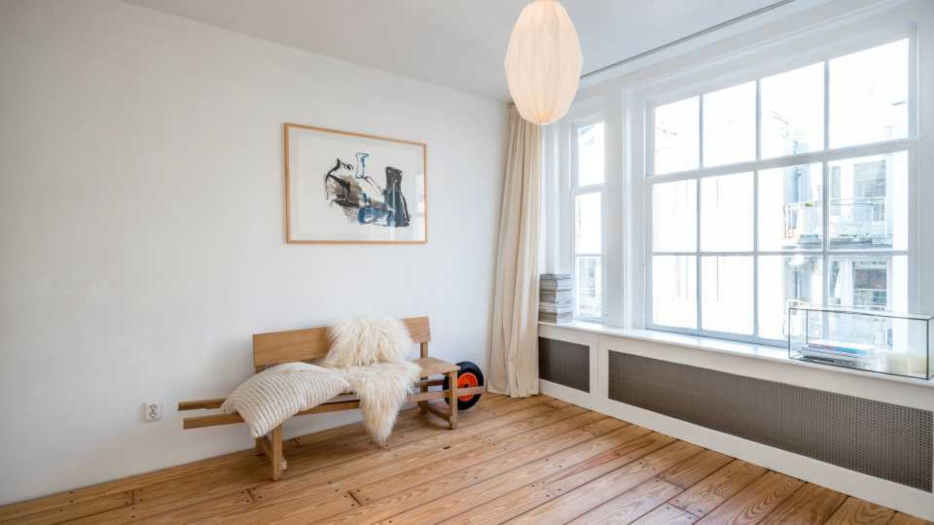 Javier Guzman boekt forse winst met verkoop appartement in centrum van Amsterdam. Zie foto's