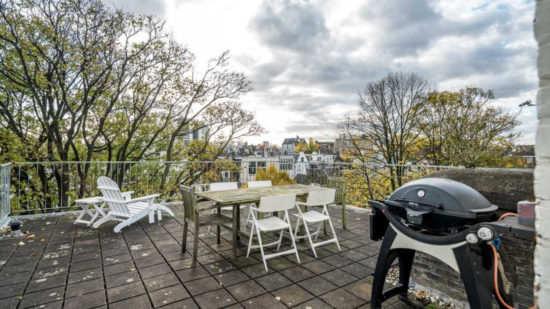 Javier Guzman boekt forse winst met verkoop appartement in centrum van Amsterdam. Zie foto's 19