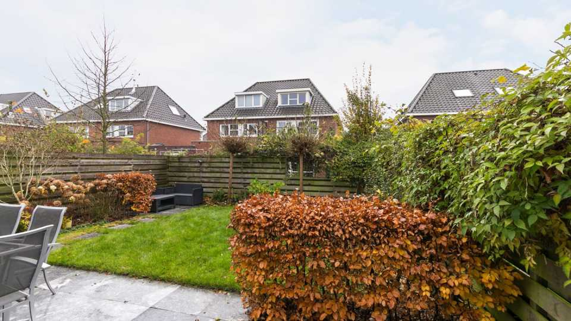 Marianne Thieme van de Partij voor de Dieren koopt twee onder 1 kap woning. Zie foto's 15