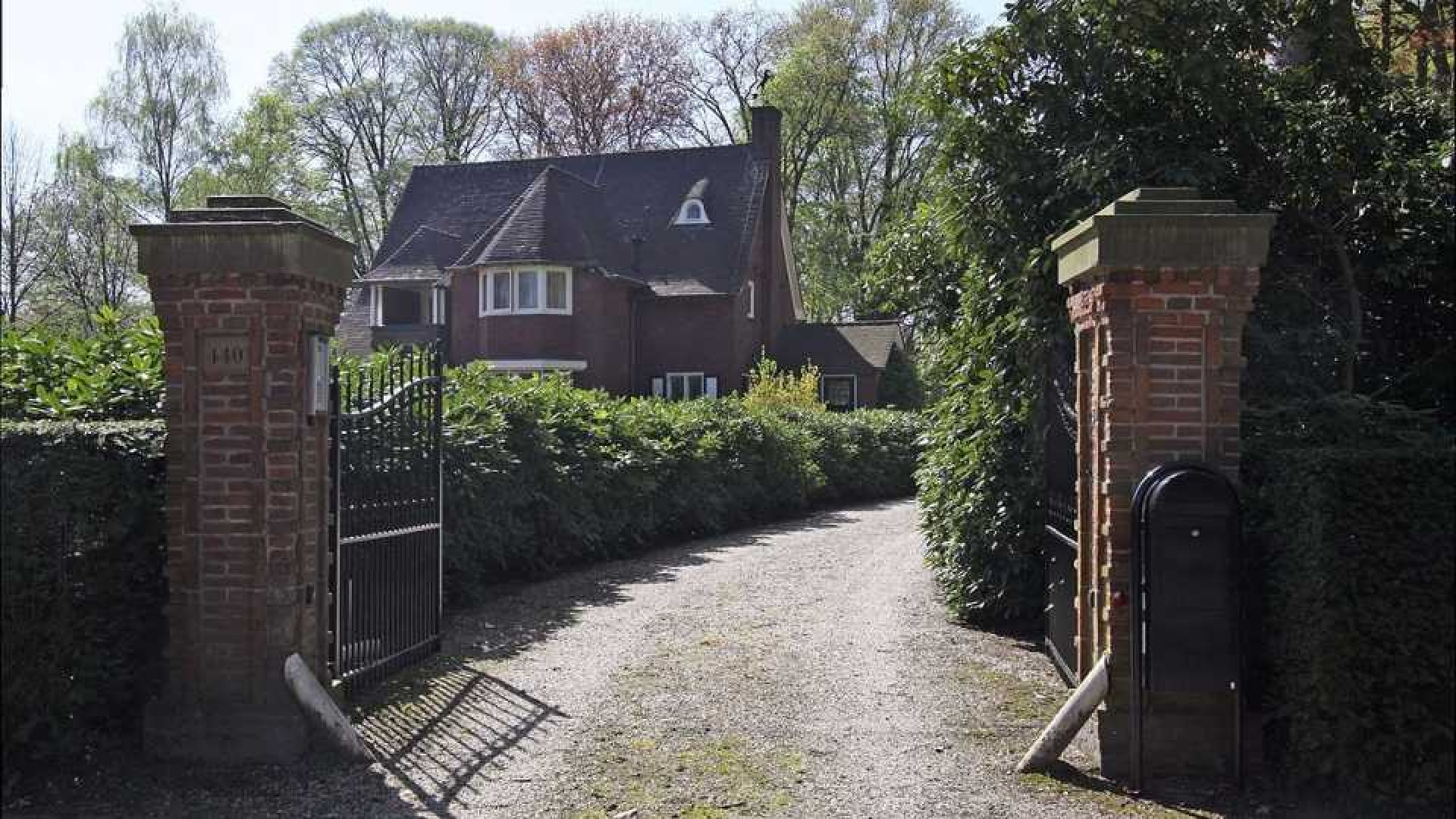 Guus Meeuwis koopt landhuis op schitterende buitenplaats in Tilburg. Zie foto's 1