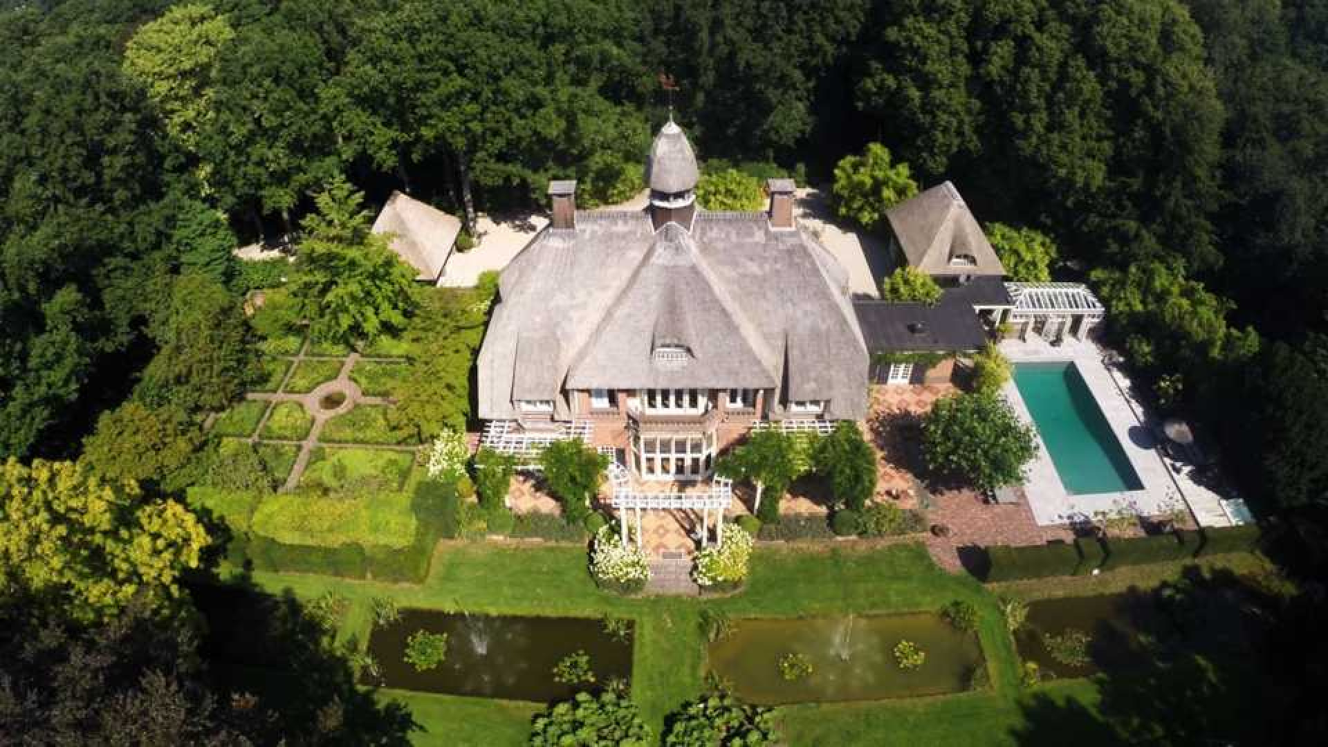 Reinout Oerlemans geeft meer dan miljoen euro korting op landhuis! Zie foto's 1