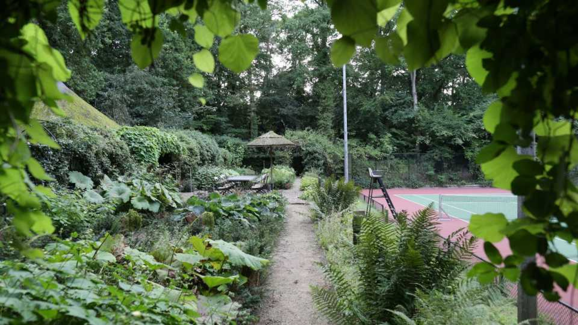 Reinout Oerlemans geeft meer dan miljoen euro korting op landhuis! Zie foto's 19