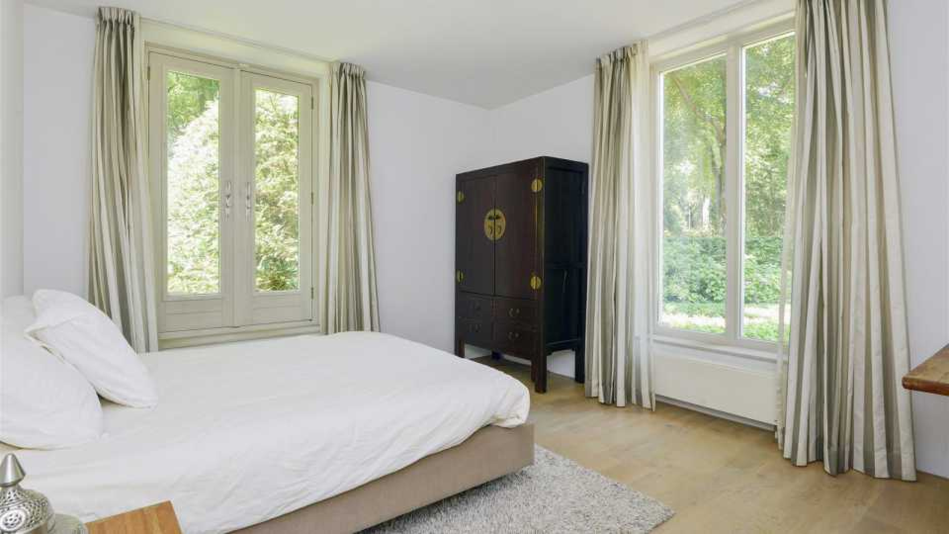 Edwin Evers zet zijn luxe appartement in Hilversum te koop. 12