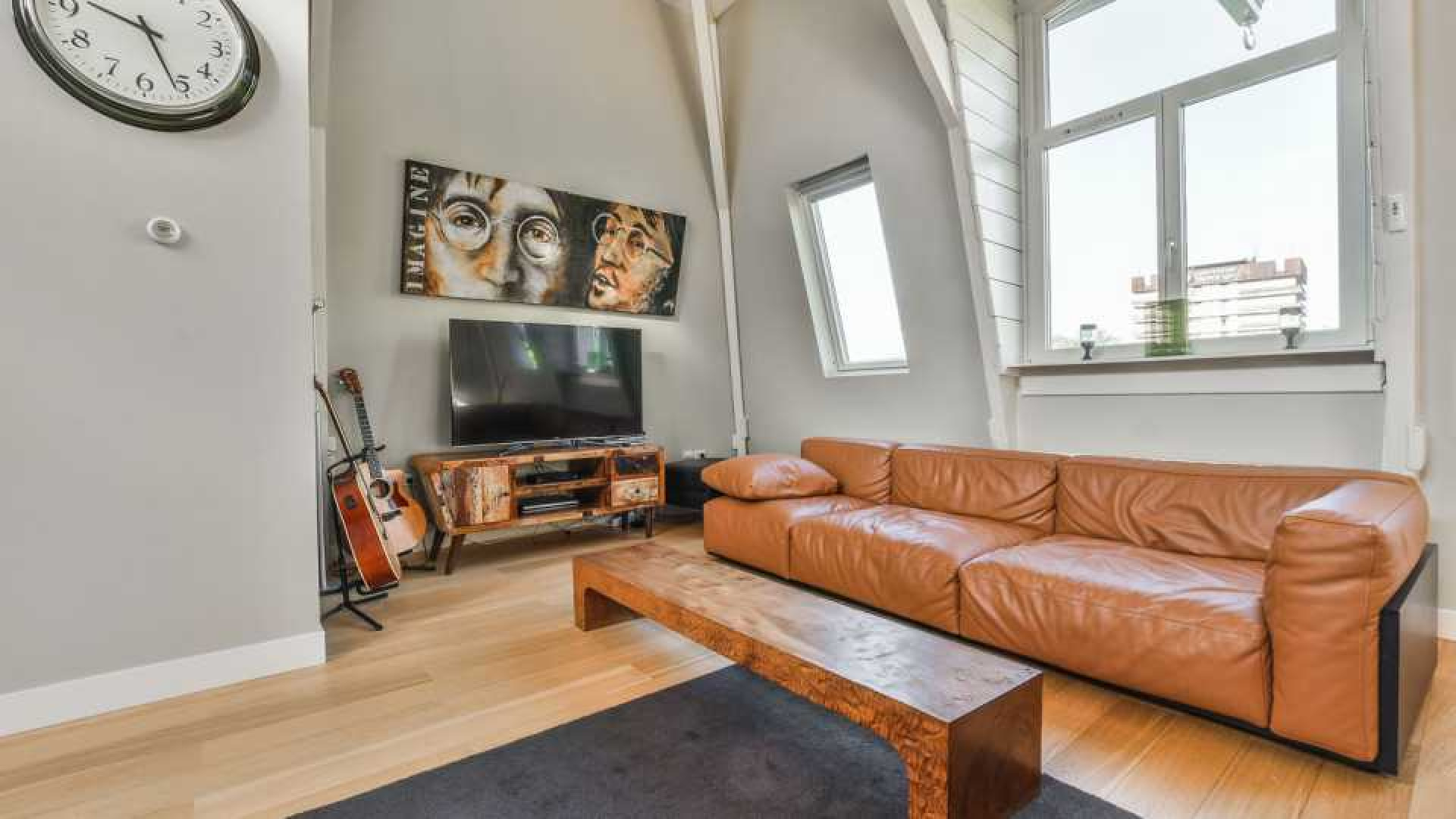 Dit appartement kocht wijlen Peter R de Vries voor zijn zoon Royce. Zie foto's 6