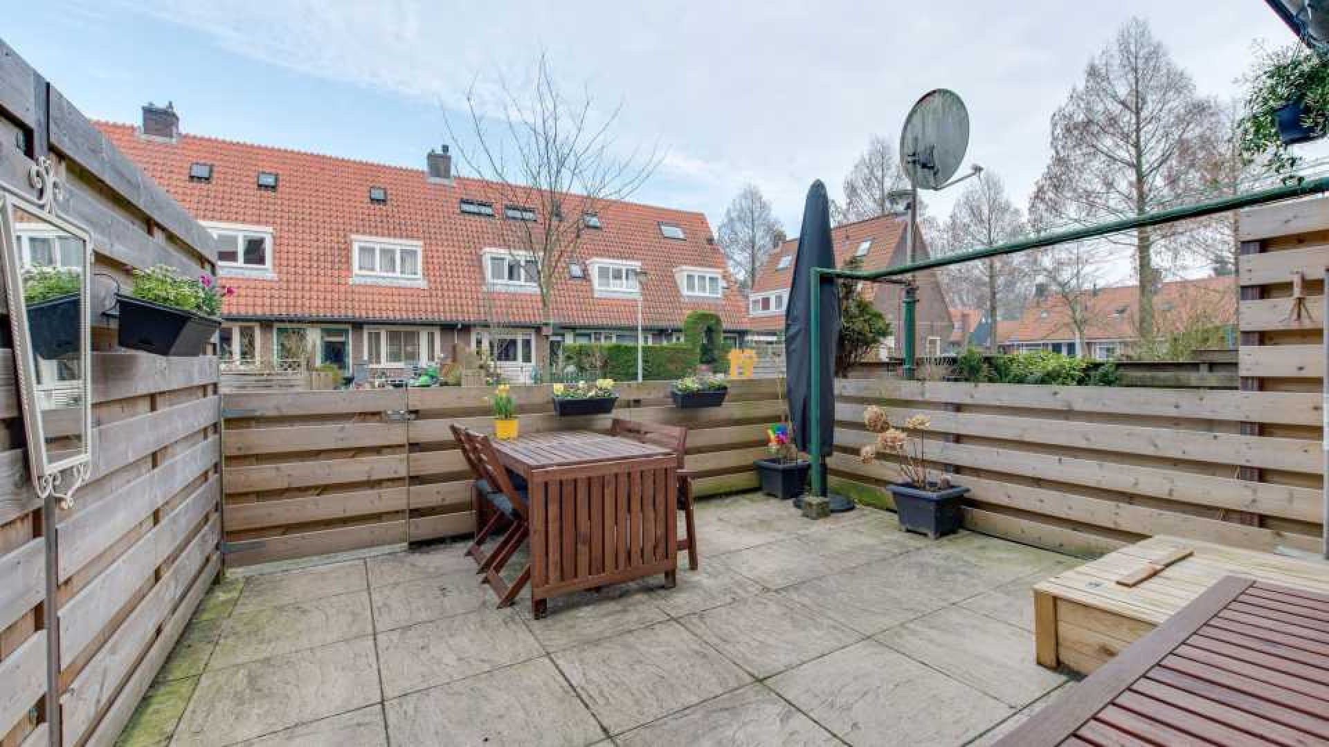 Jiskefet acteur Kees Prins koopt vierkamer appartement in Amsterdam.