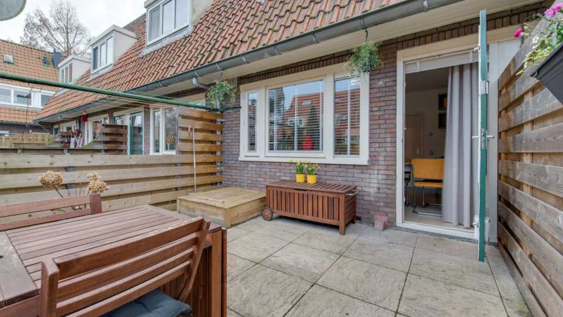 Jiskefet acteur Kees Prins koopt vierkamer appartement in Amsterdam.