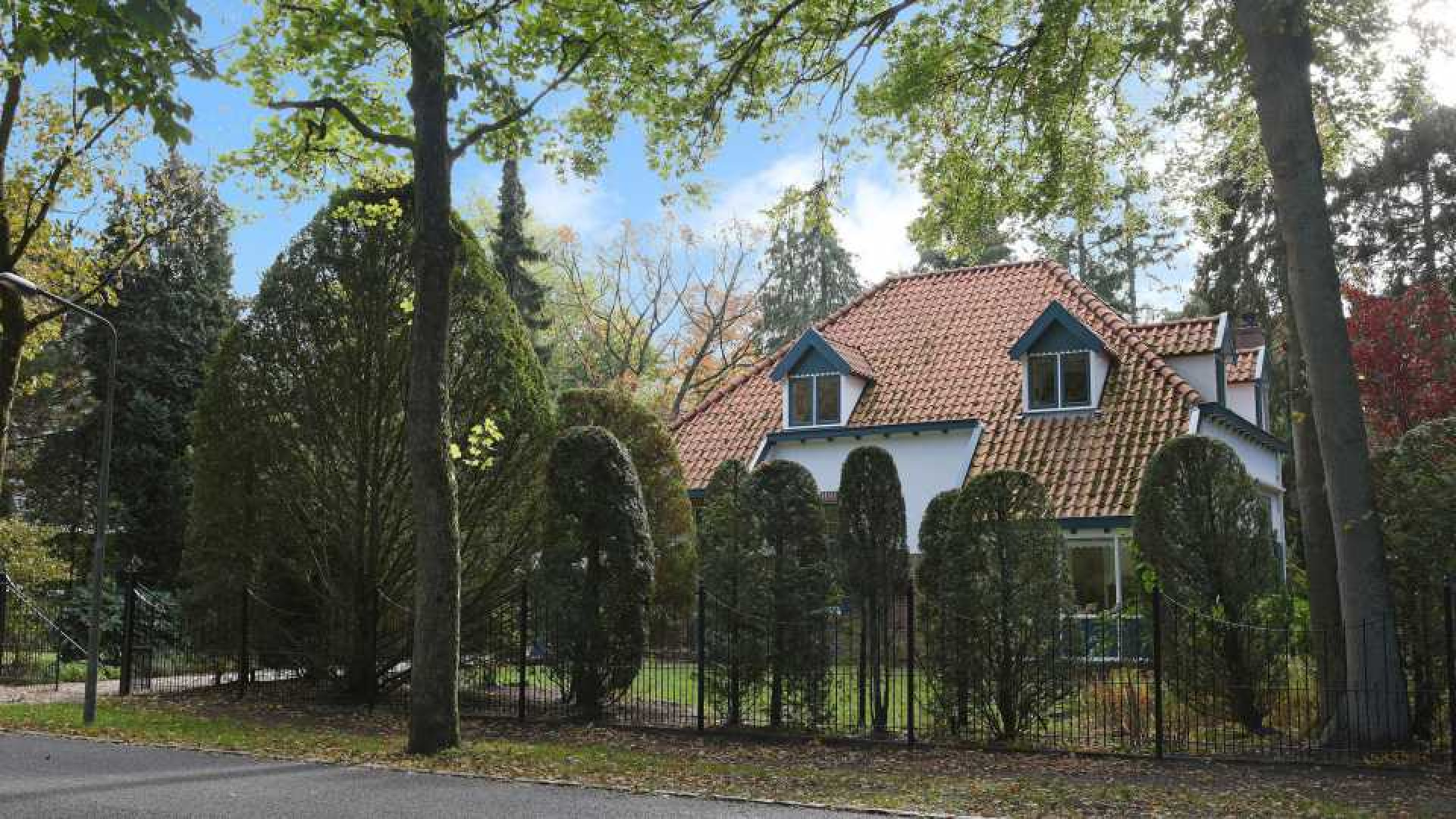 Erfgenamen Soukje Hooymaayer verlagen vraagprijs villa. 1