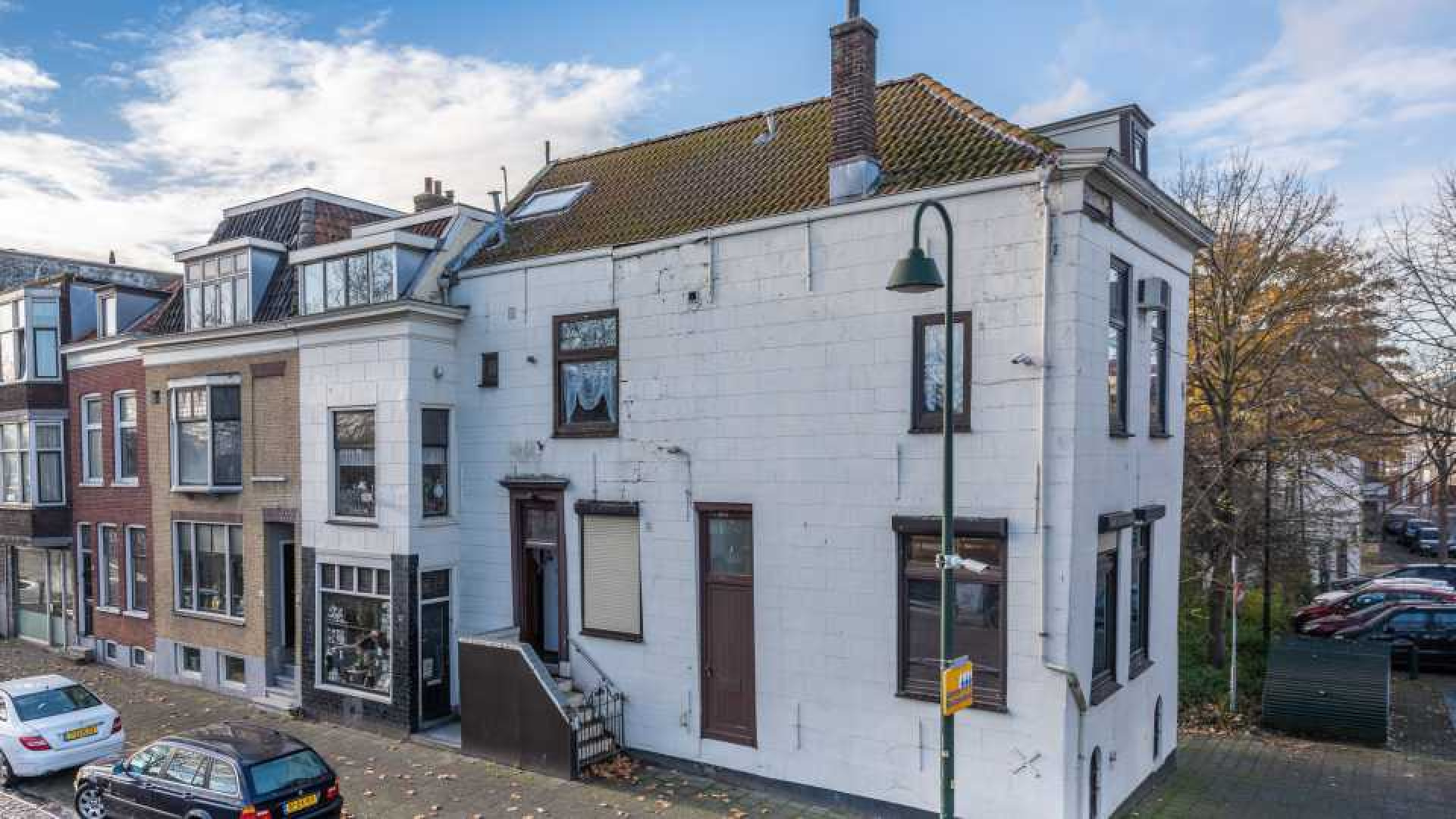 Clown Bassie zet botte bijl in vraagprijs van zijn huis! 1