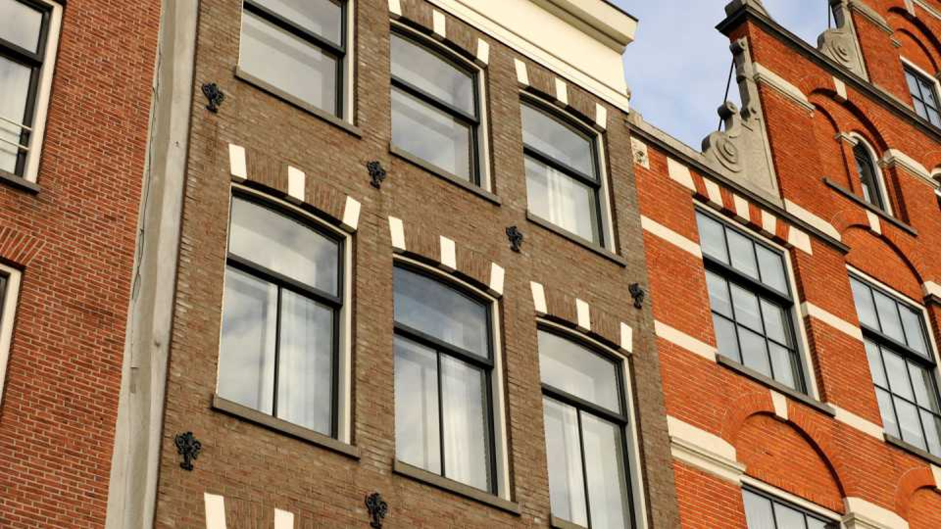 Thom Hoffman zet zijn Amsterdamse penthouse met forse korting te koop. 1