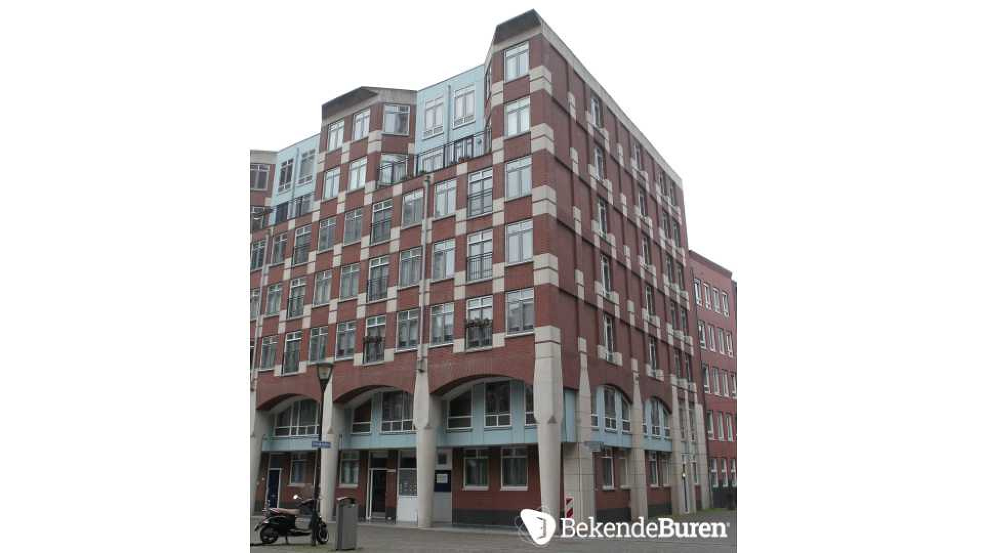 Barry Atsma koopt luxe appartement in Den Haag met zijn zus Laura. 2