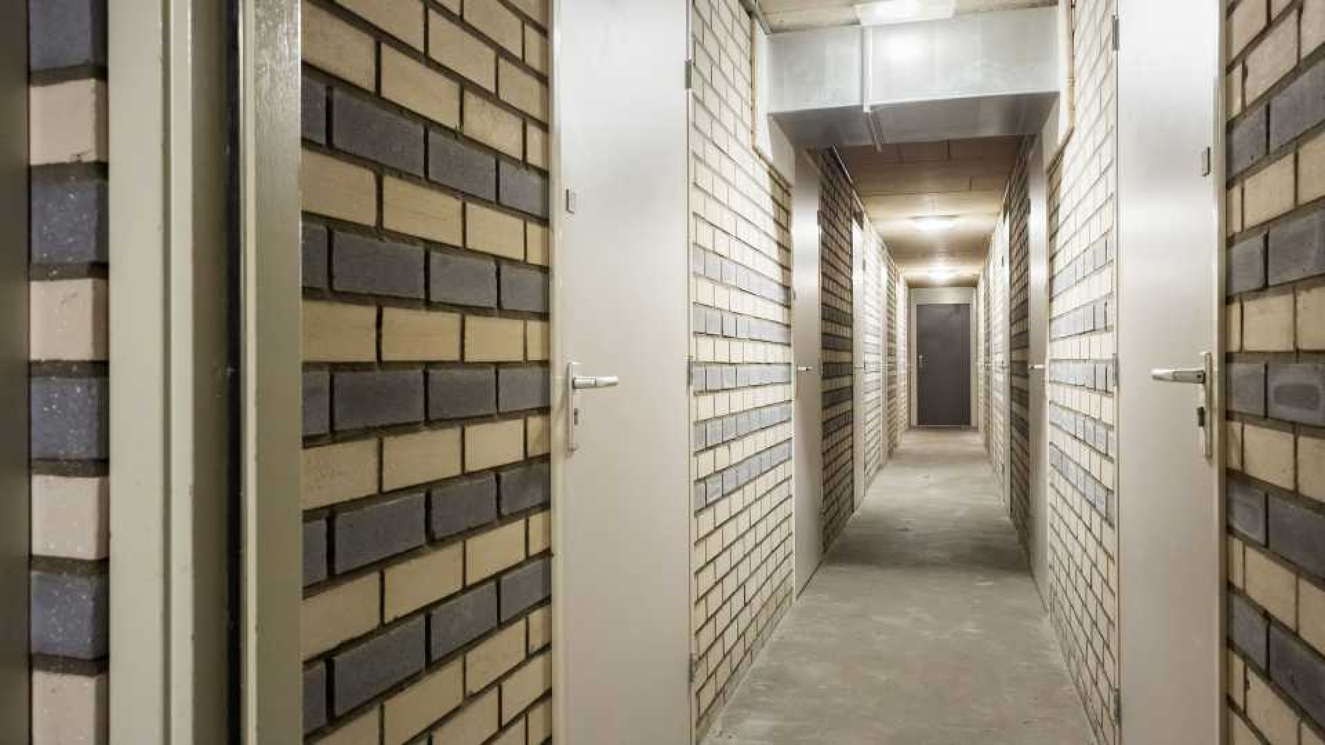 Dit appartement kochten Rafael van der Vaart en Estavana Polman. 20