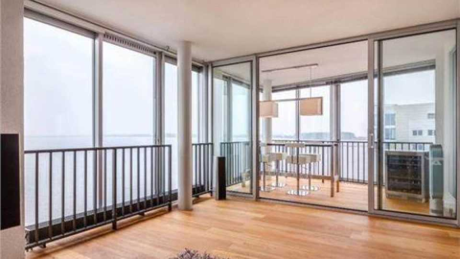 Thomas Berge ruilt riante villa met botenhuis in voor appartement. 5