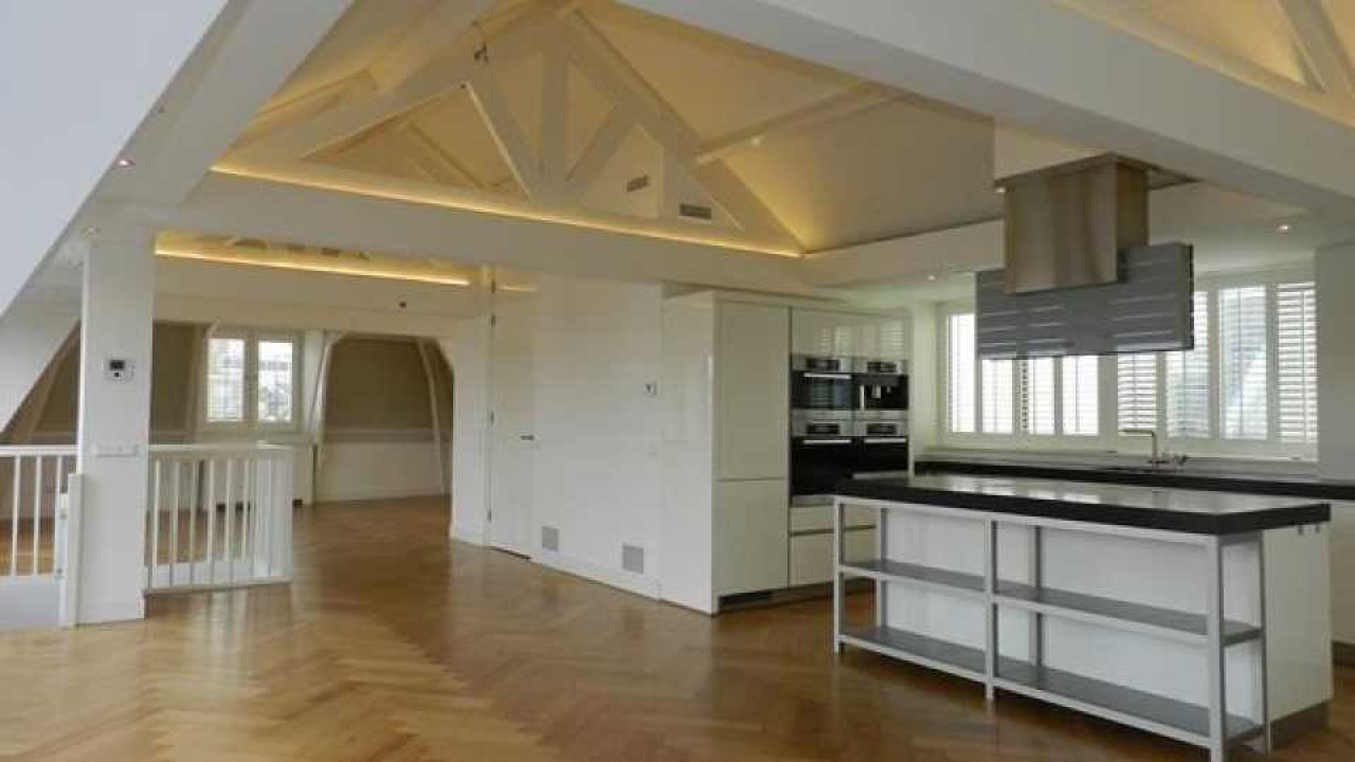 KNVB directeur Nigel de Jong heeft voor duizenden euro's per maand huurder gevonden voor dit appartement. Zie foto's 6