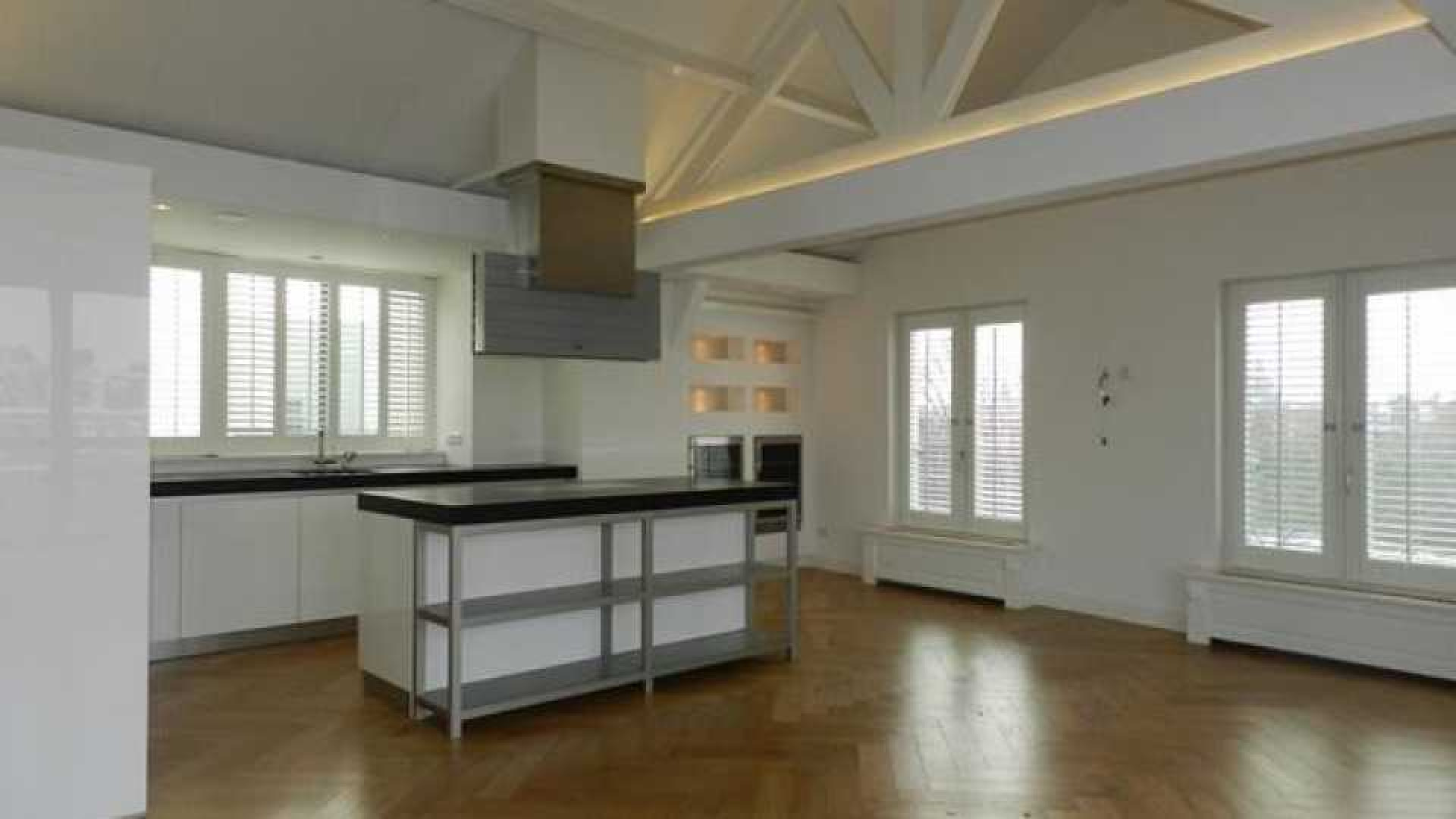 KNVB directeur Nigel de Jong heeft voor duizenden euro's per maand huurder gevonden voor dit appartement. Zie foto's 8