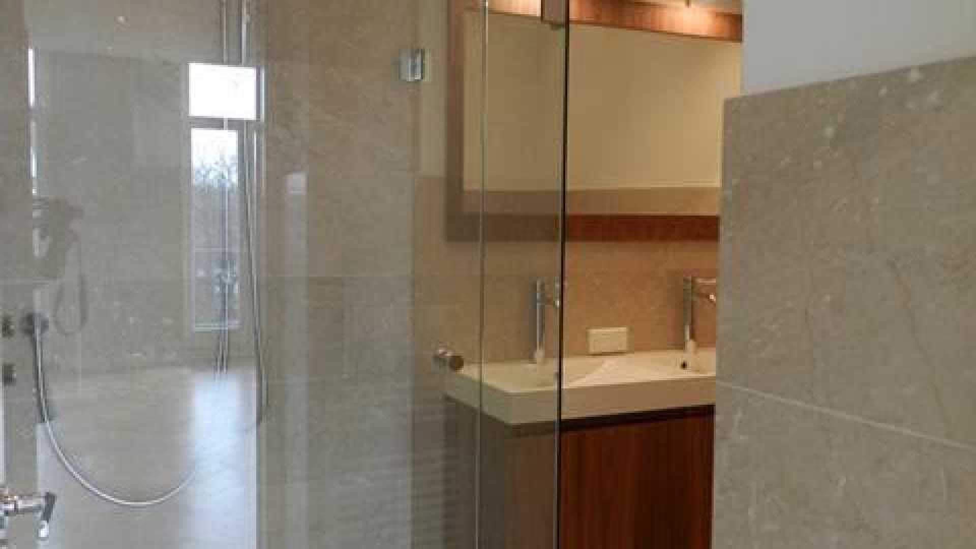 KNVB directeur Nigel de Jong heeft voor duizenden euro's per maand huurder gevonden voor dit appartement. Zie foto's 12