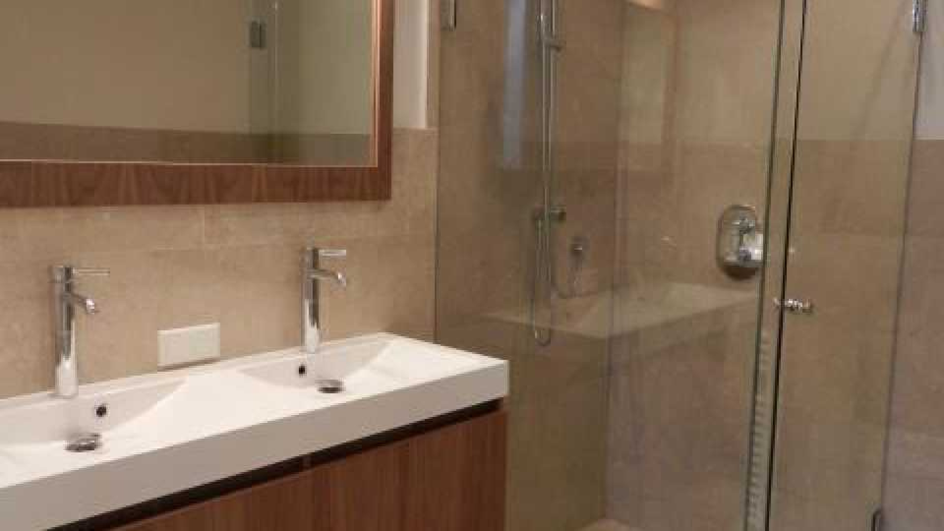 KNVB directeur Nigel de Jong heeft voor duizenden euro's per maand huurder gevonden voor dit appartement. Zie foto's 16
