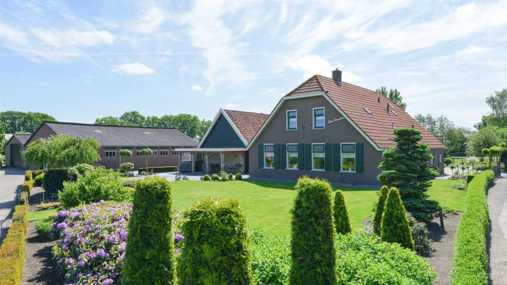 Voetballers huizen: Dit is de woonboerderij van Donny van de Beek in Nijkerkerveen