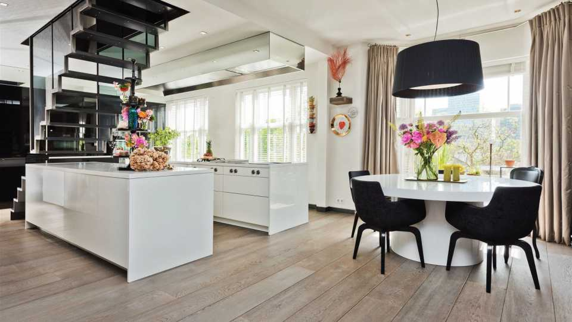 Ronald de Boer zet zijn luxe design appartement te koop. 5