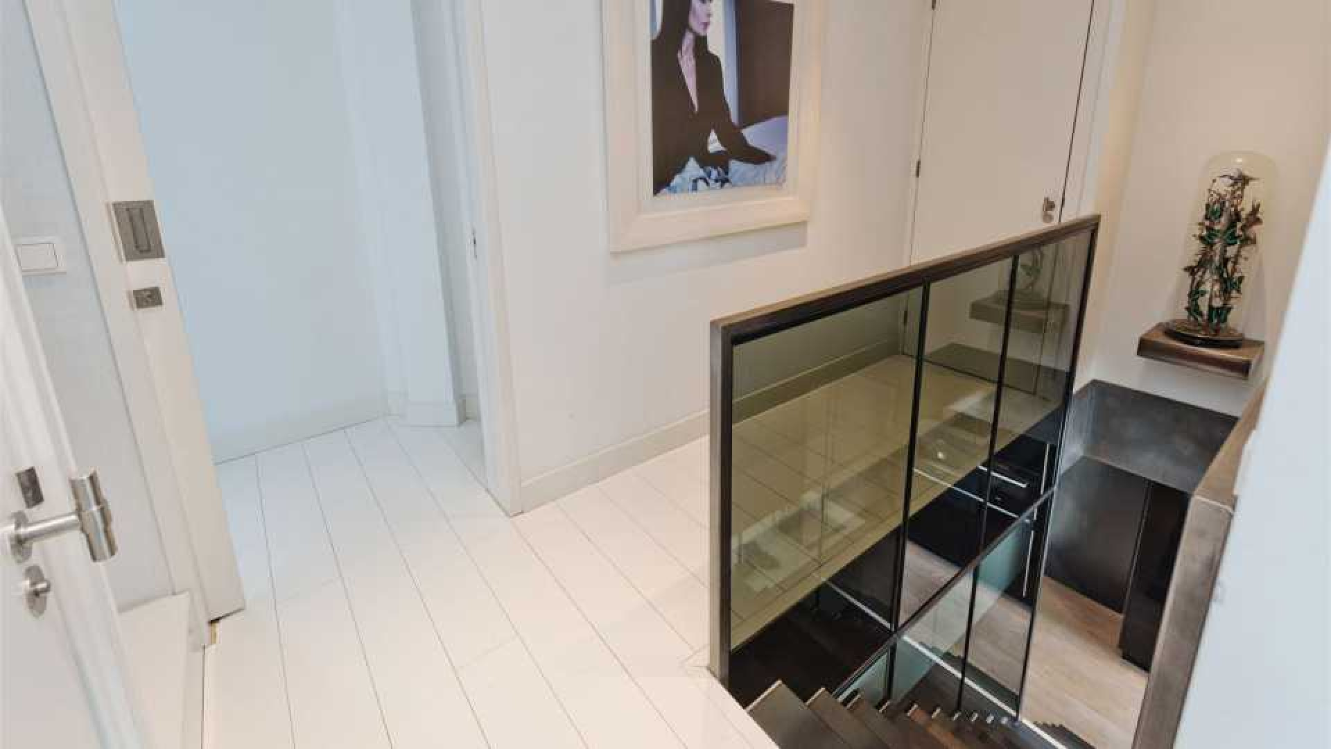 Ronald de Boer zet zijn luxe design appartement te koop. 8