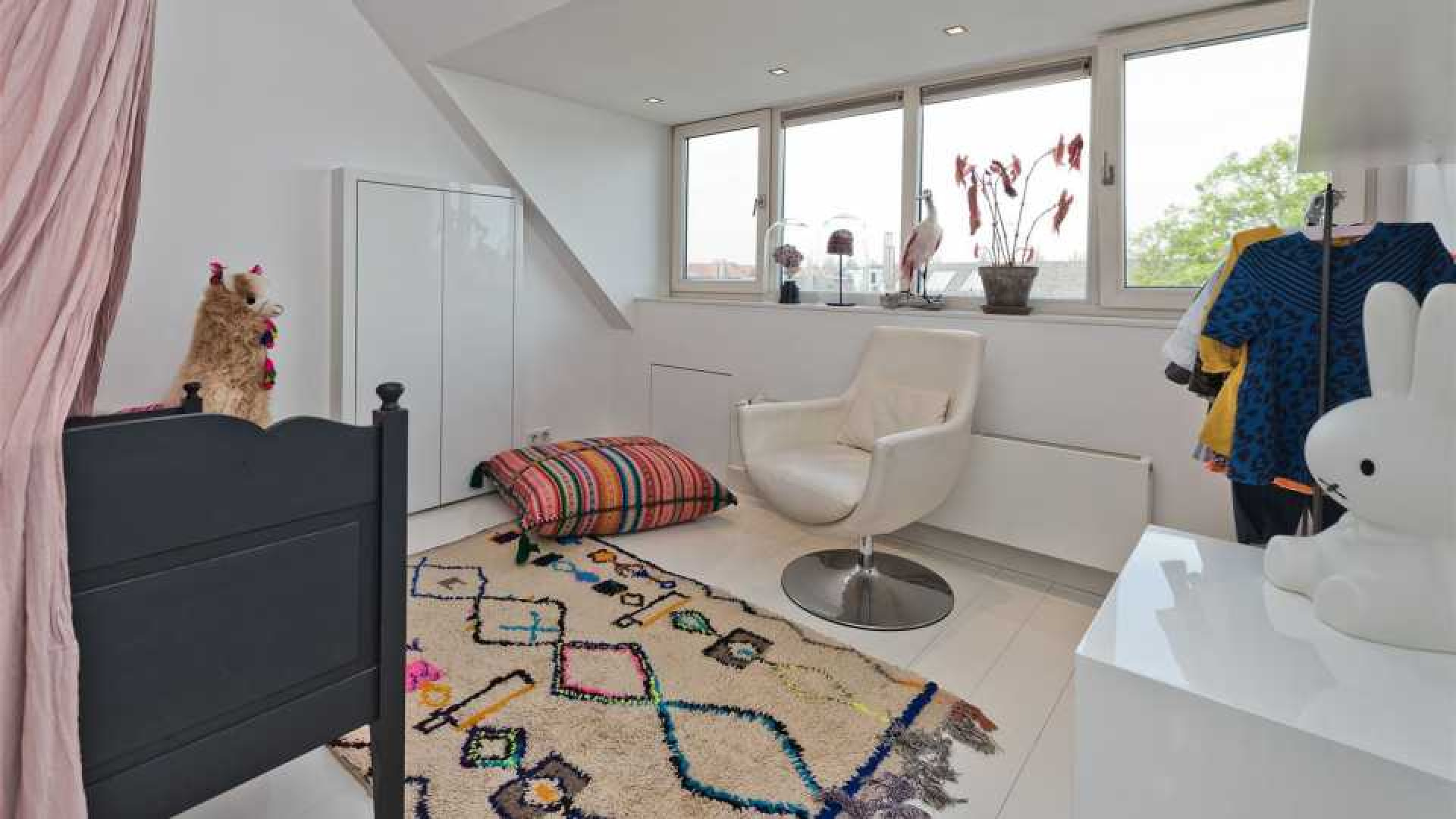 Ronald de Boer zet zijn luxe design appartement te koop. 17