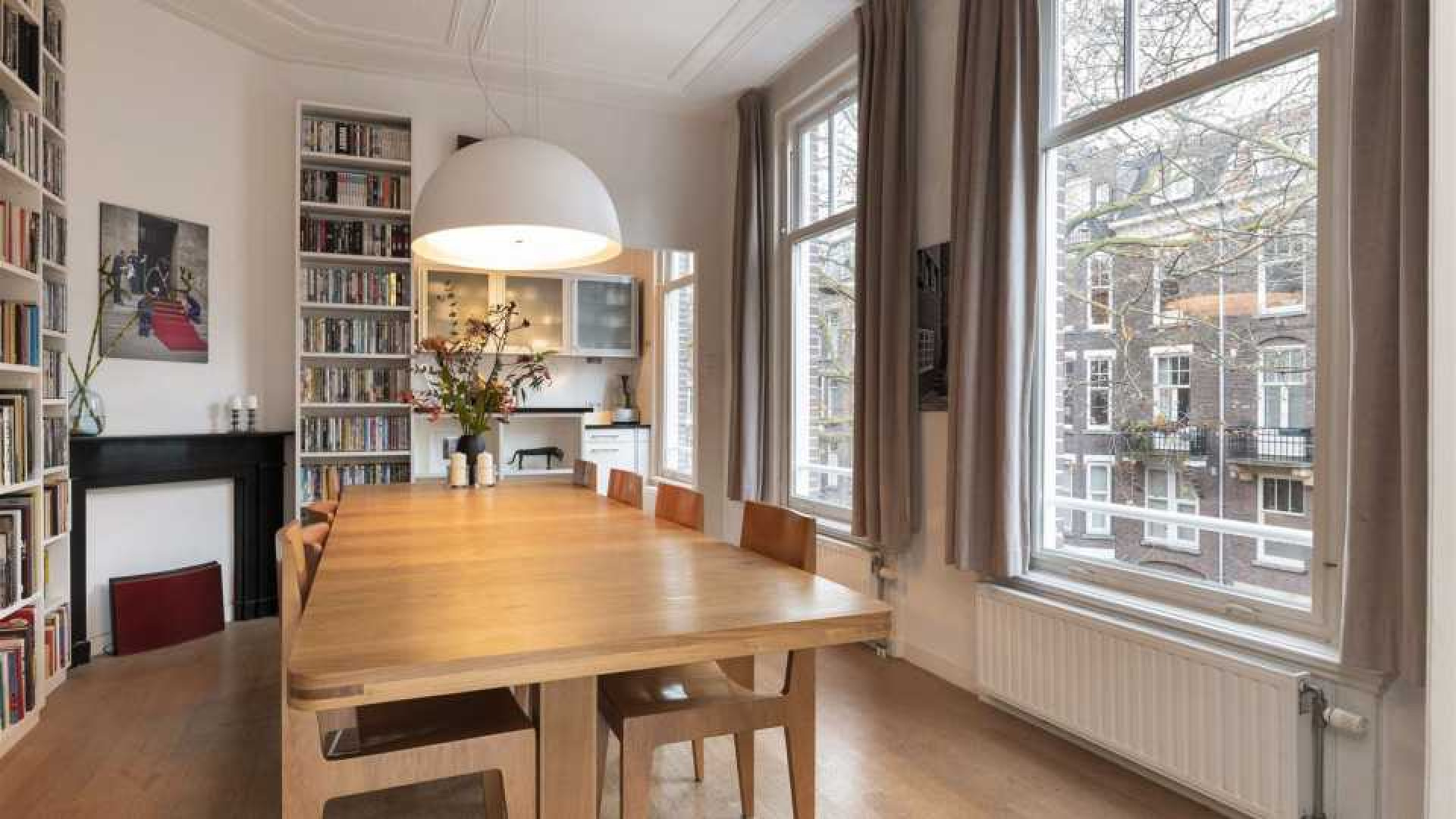 Koefnoen acteur Owen Schumacher zet zijn luxe Amsterdamse appartement te koop. 3