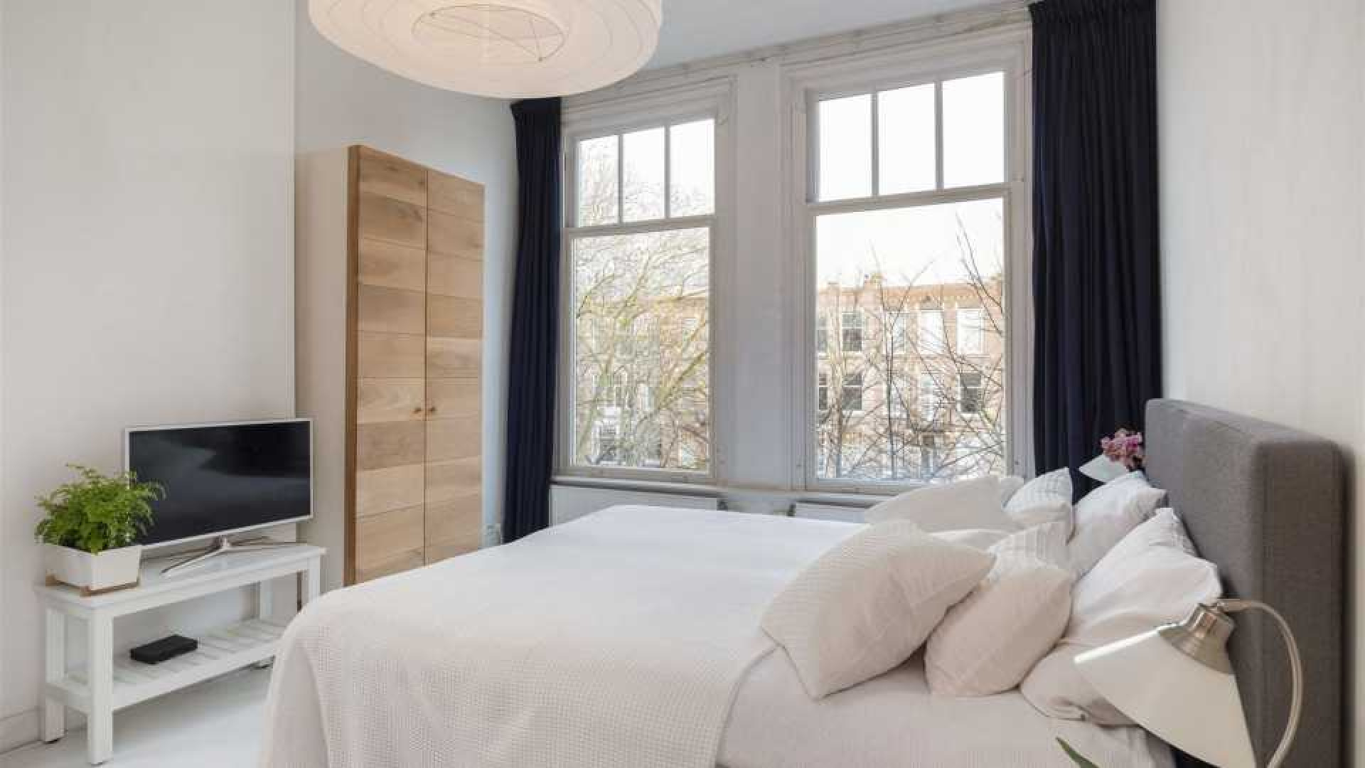 Koefnoen acteur Owen Schumacher zet zijn luxe Amsterdamse appartement te koop. 8