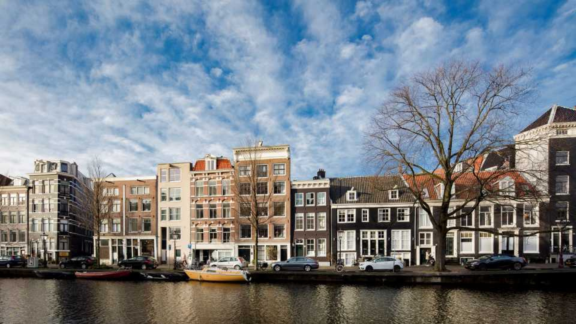 Youp van 't Hek heeft zijn Amsterdamse grachtenpand met mooie winst verkocht. Zie foto's 2