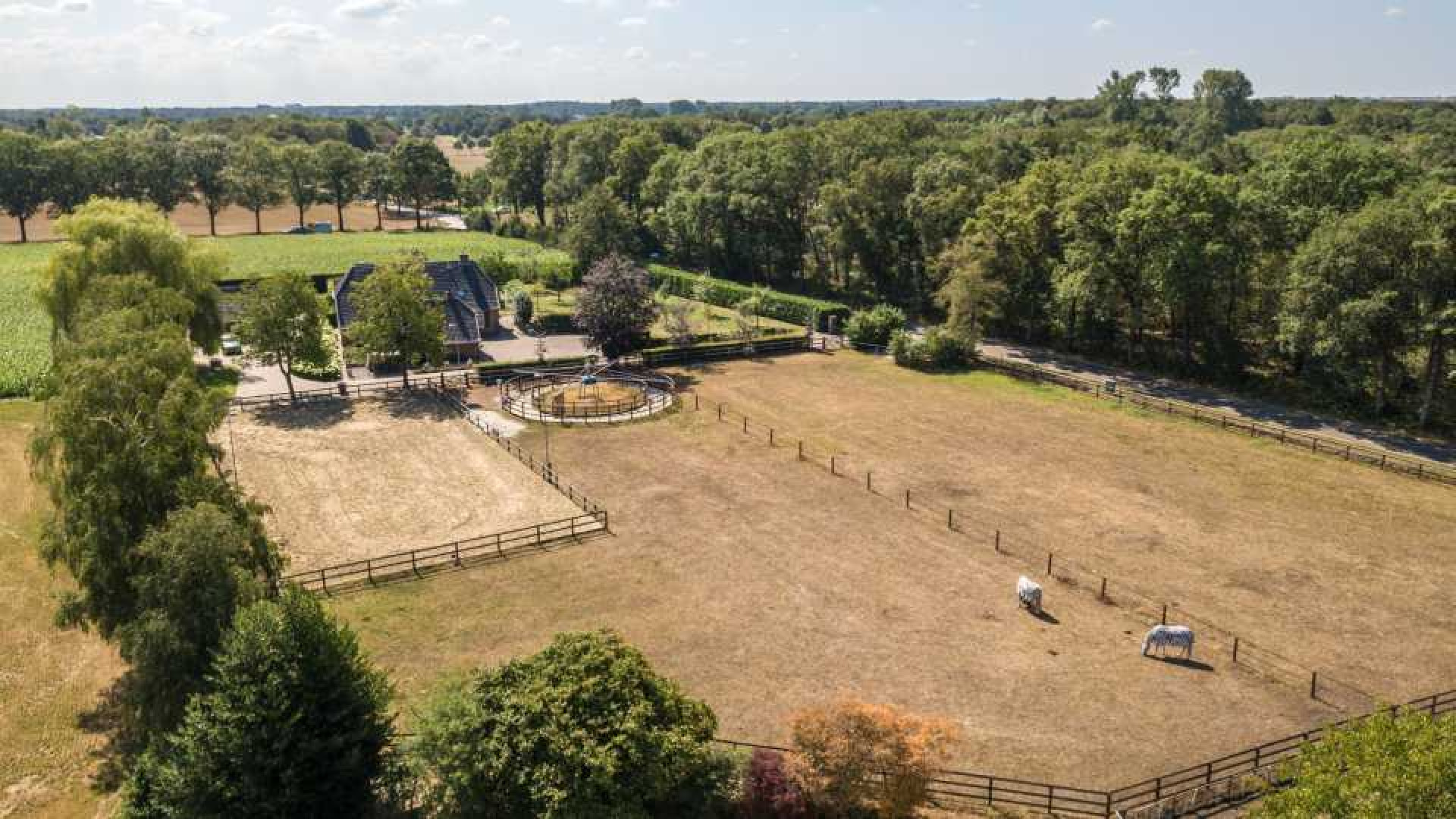 Meilandjes stoppen vermogen aan eigen geld in woonboerderij. 3