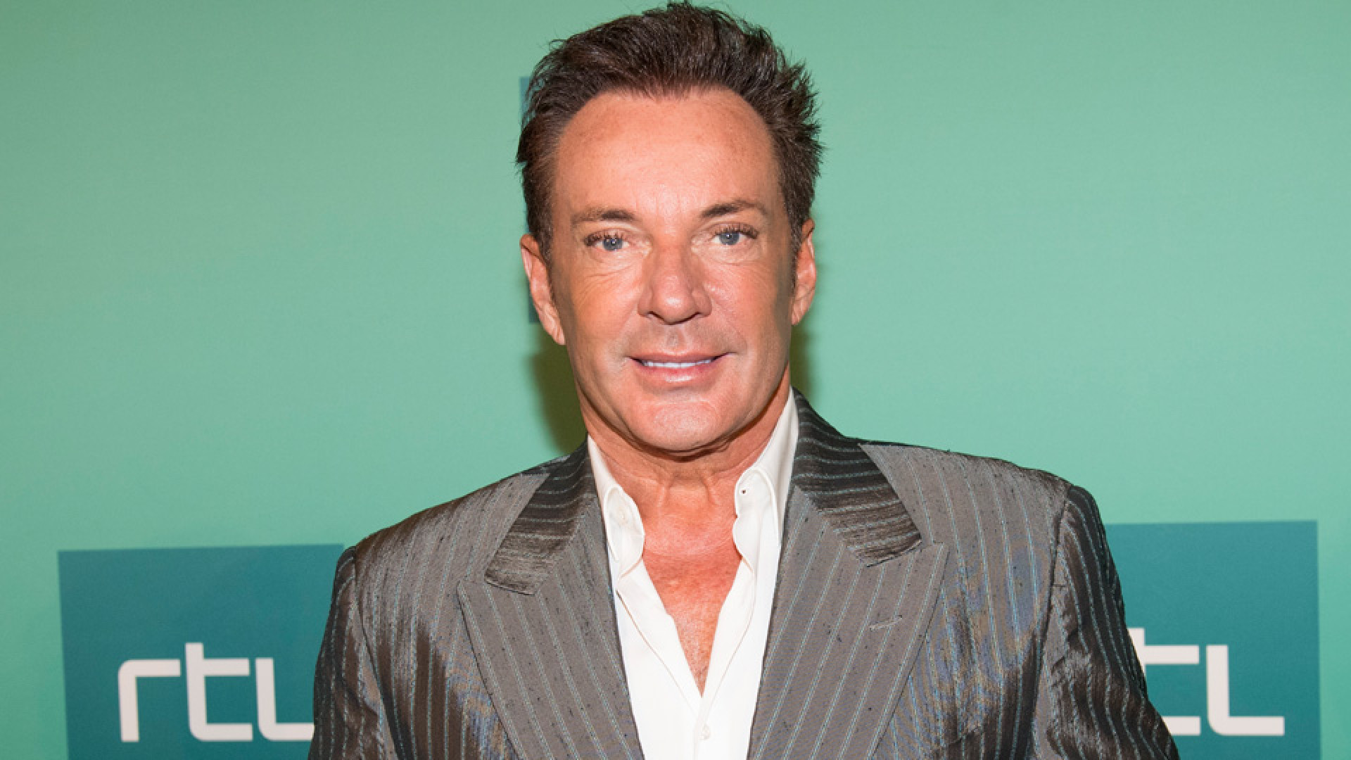 Gerard Joling slaat keihard terug naar Gordon. 1