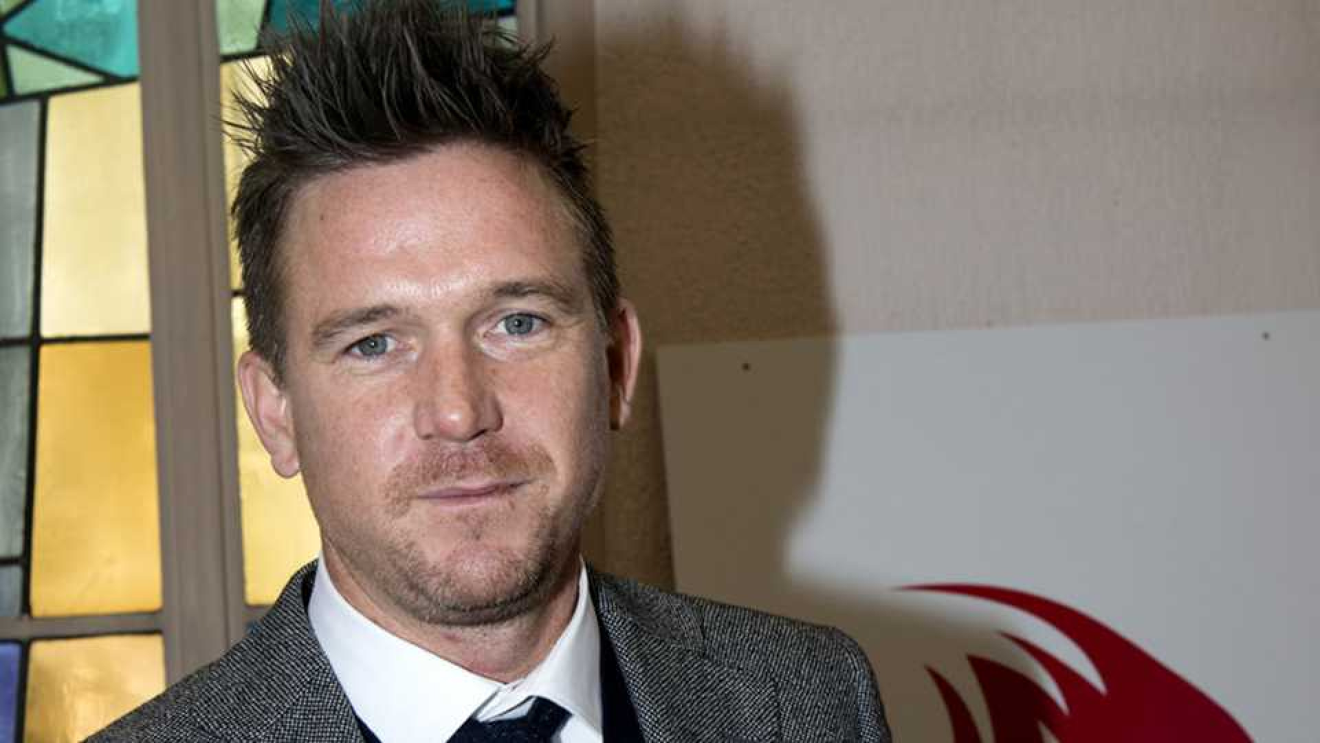 Johnny de Mol hokt met ander stel. 1