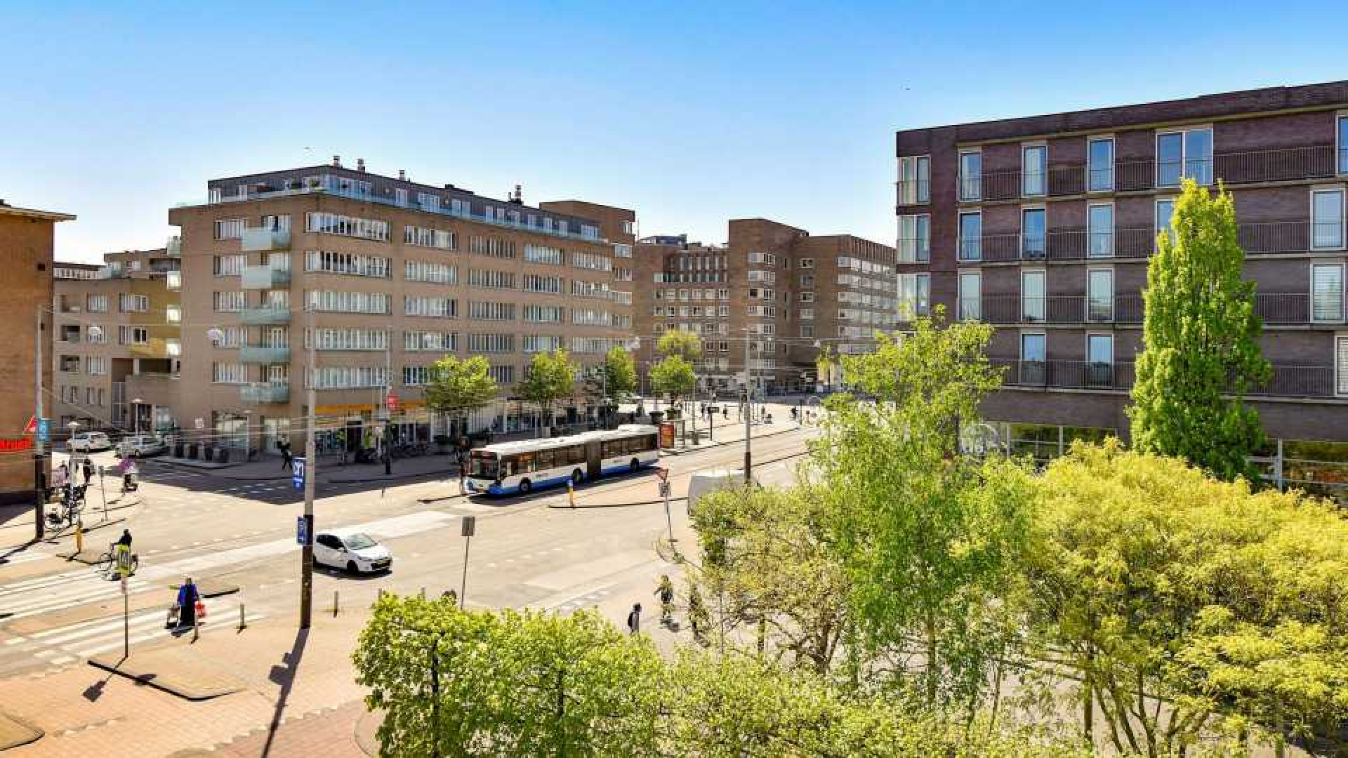 Arie Boomsma haalt zijn appartement uit de verkoop. 11