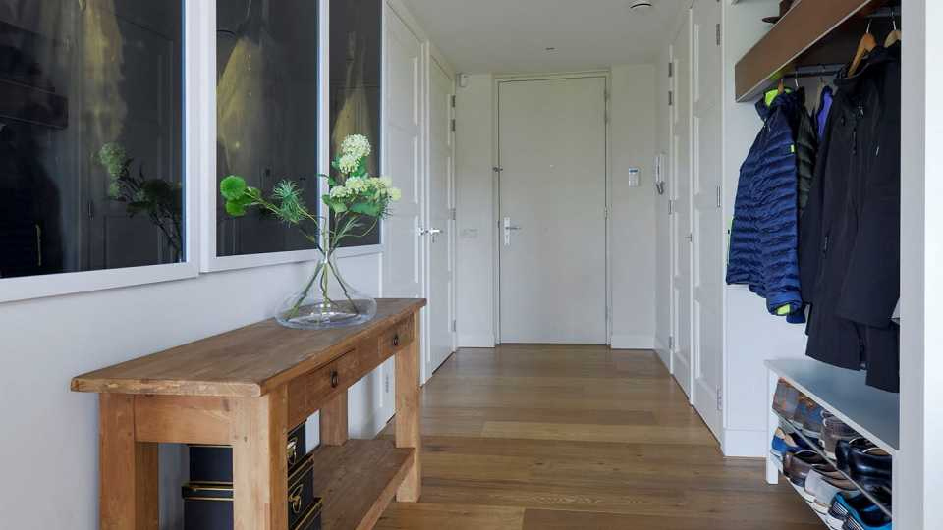Dochter van Russische president Poetin zet haar luxe appartement in Voorschoten te koop. 3