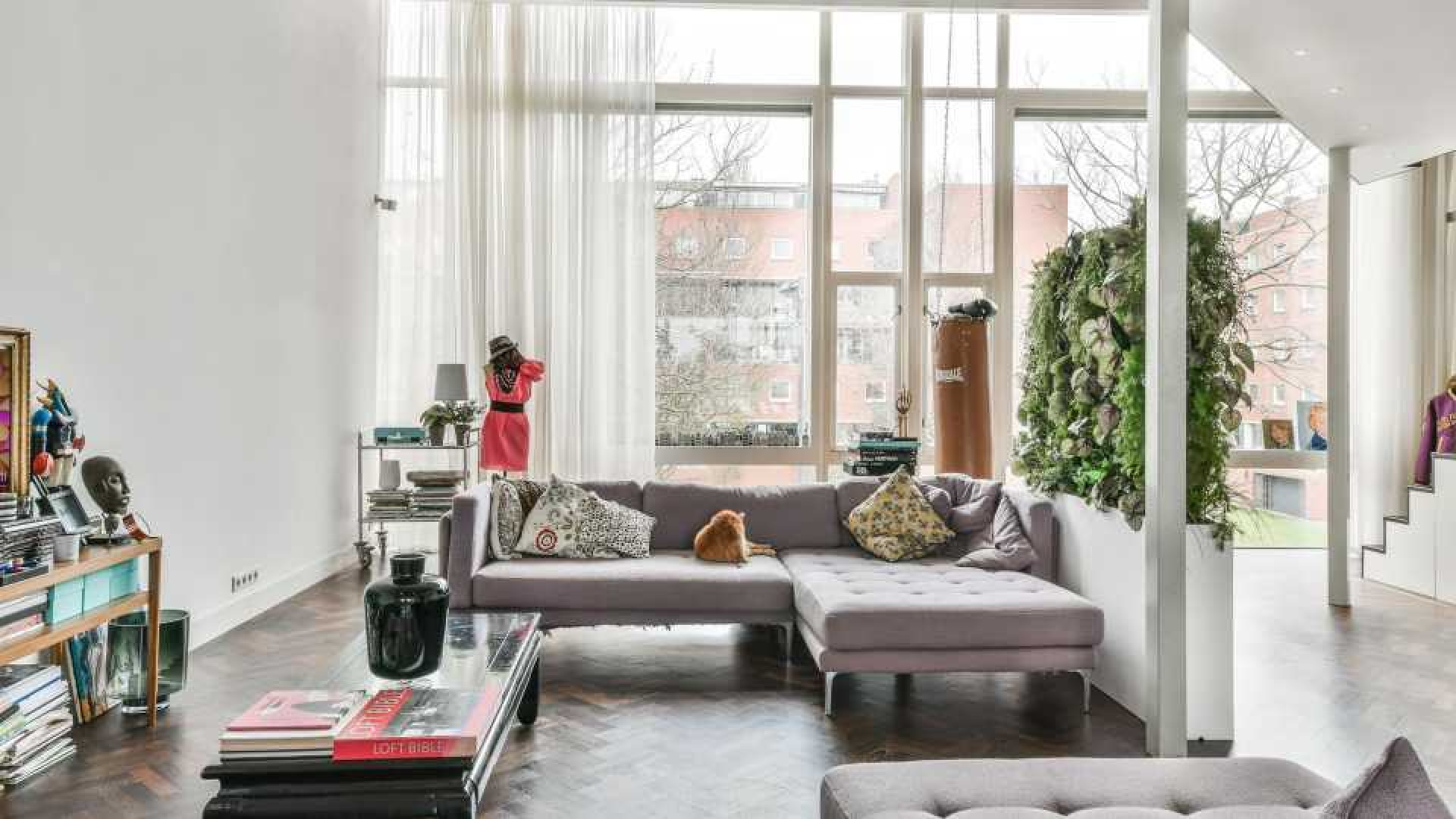 Bastiaan van Schaik zet penthouse voor half miljoen duurder in de verkoop. 4
