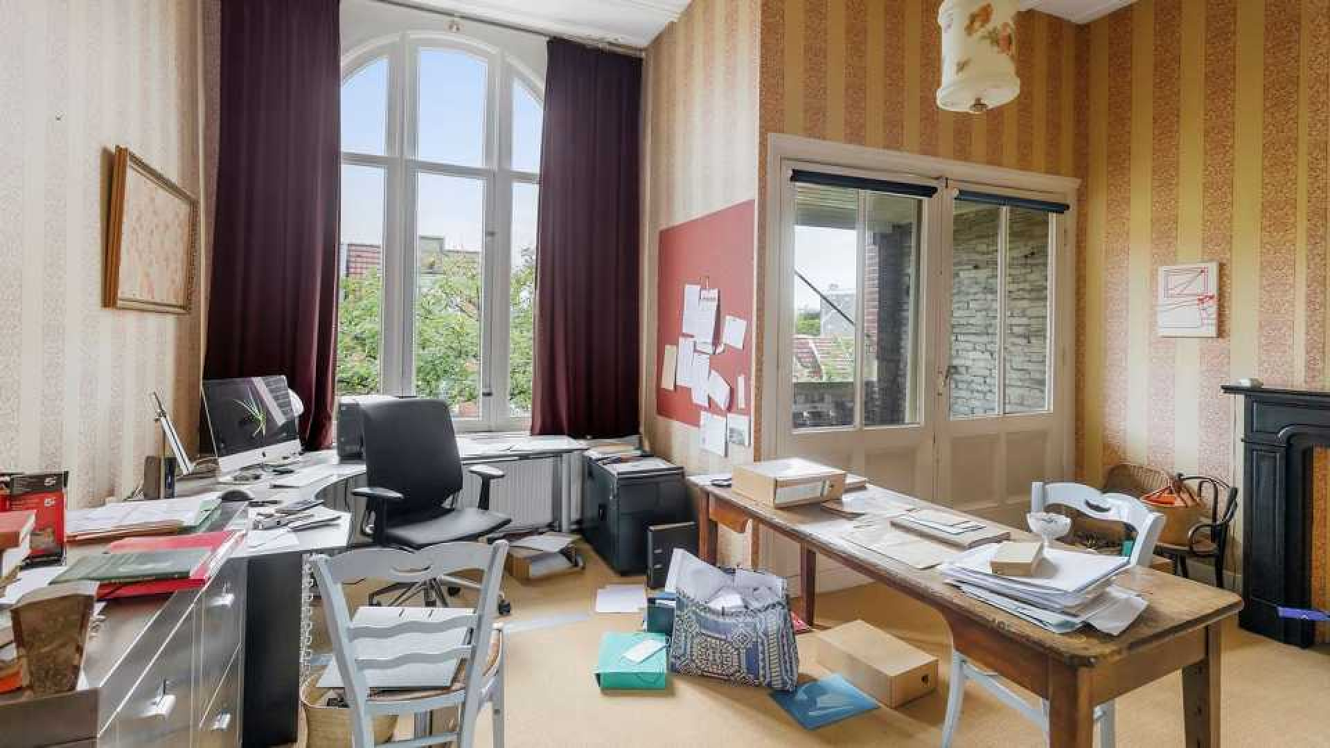 Schrijver Remco Campert zet zijn miljoenenpand te koop. 15