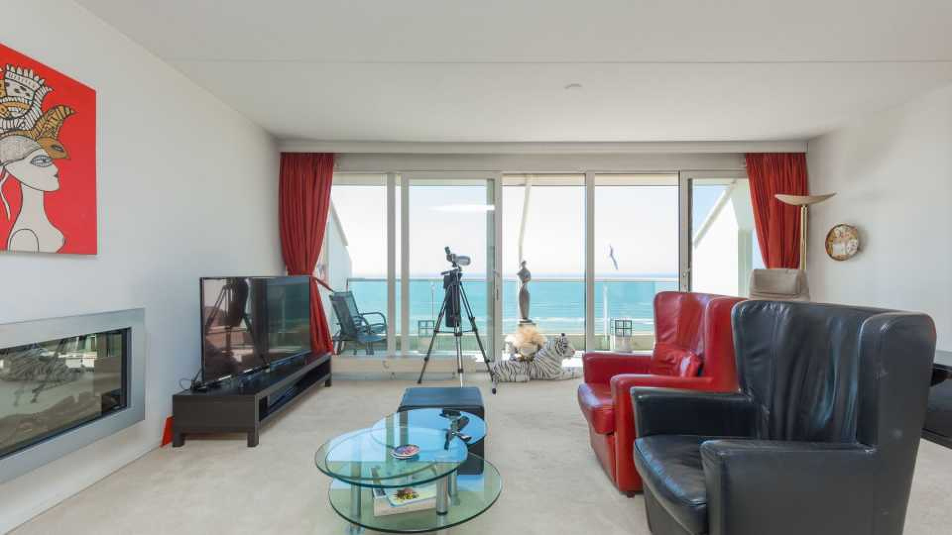 Binnenkijken in dit prachtige penthouse met zeezicht van Ronald Koeman. Zie foto's