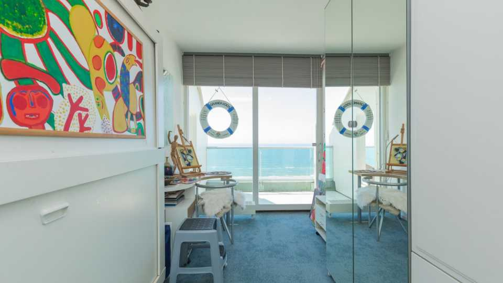 Binnenkijken in dit prachtige penthouse met zeezicht van Ronald Koeman. Zie foto's