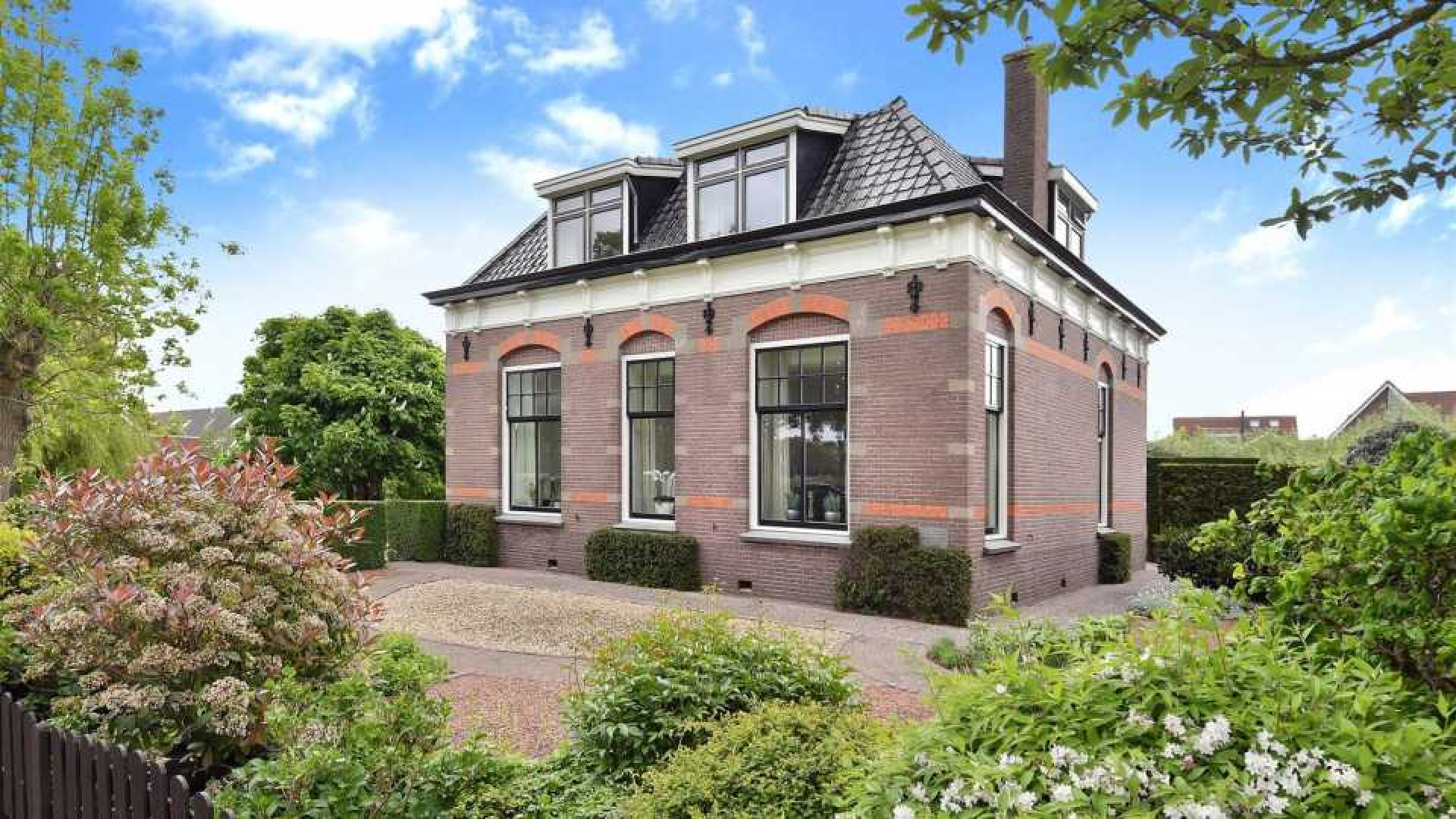 Suzan en Freek uit Beste Zangers kopen prachtig vrijstaand huis met bijgebouw. 1