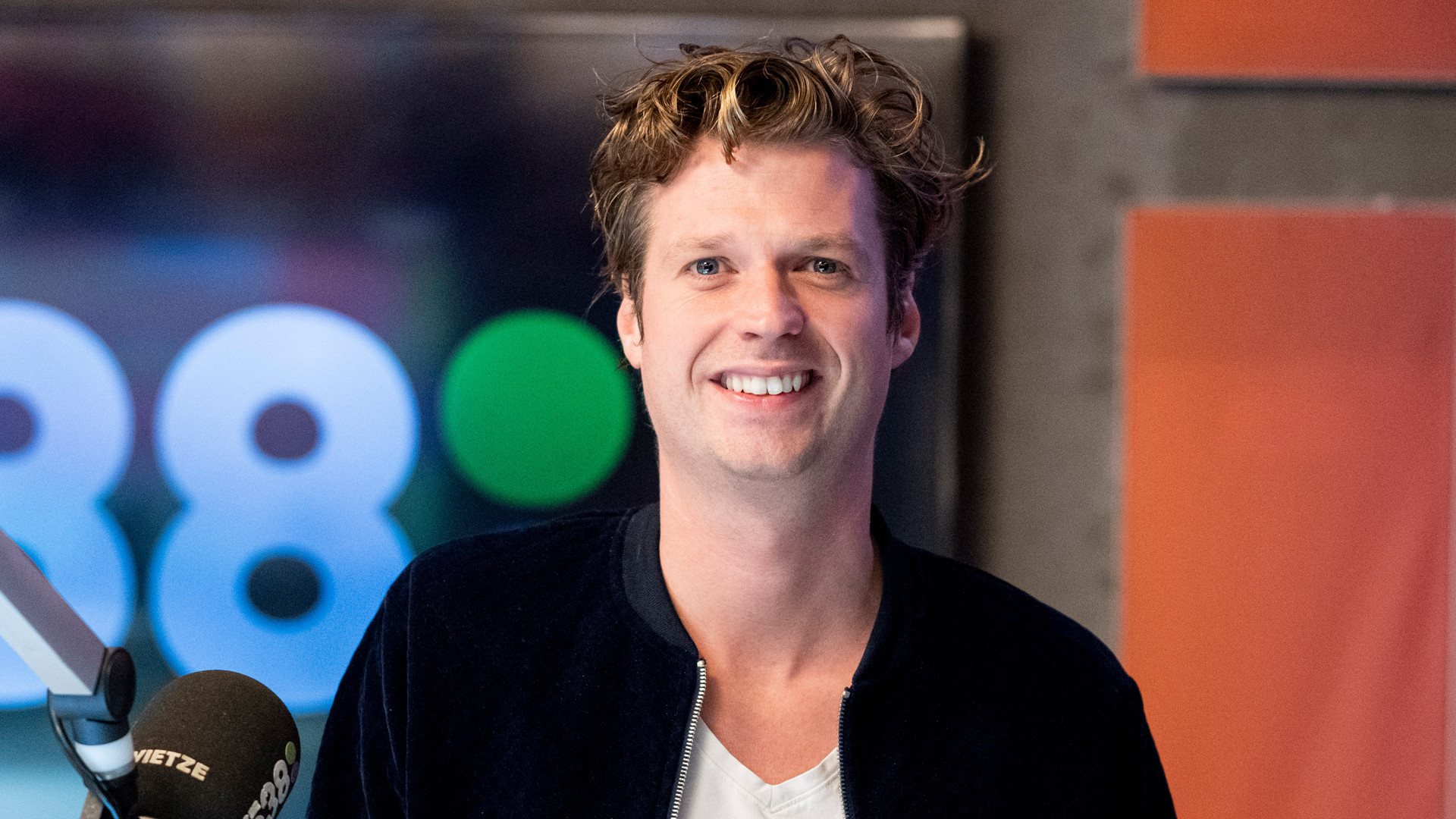 Na ontslag zet radio 538 DJ Wietze de Jager zijn villa te koop. Zie foto's 1