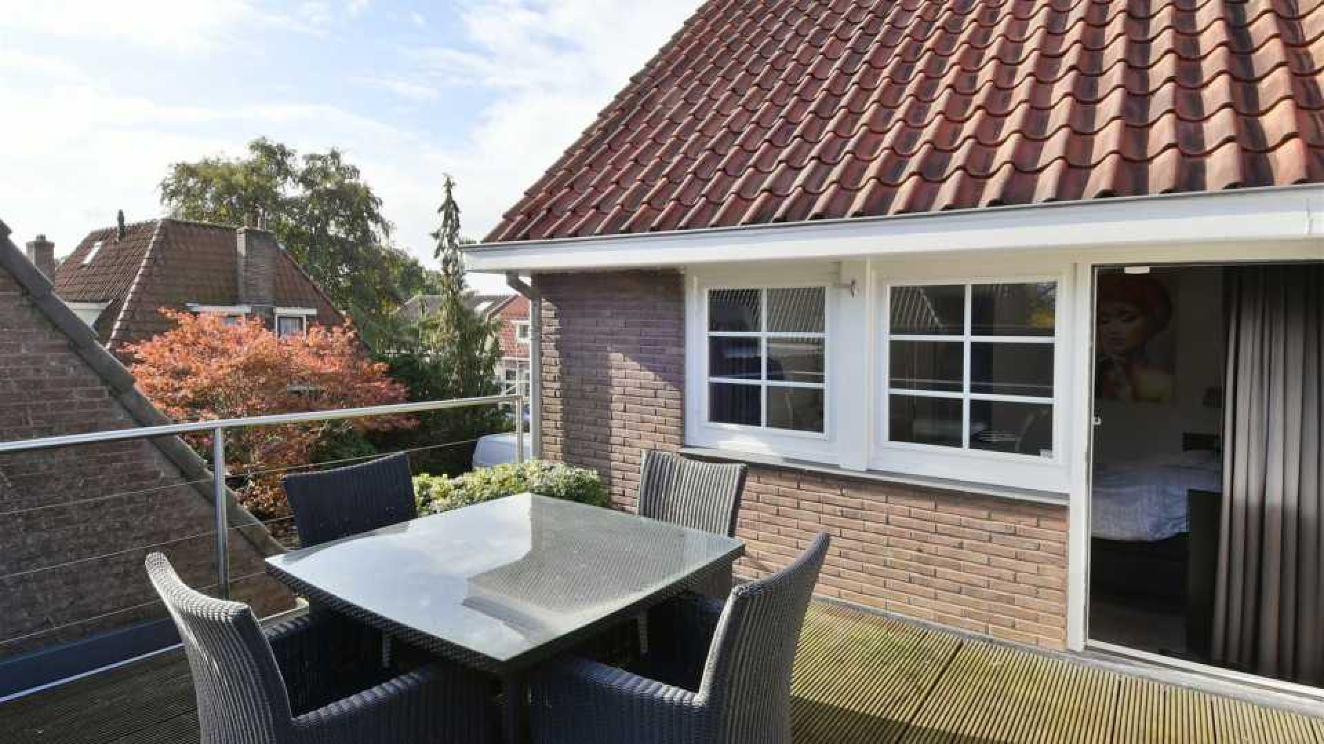 Zanger Duncan Laurence zet zijn Gooise woning met buiten jacuzzi te koop. Zie foto's. 14