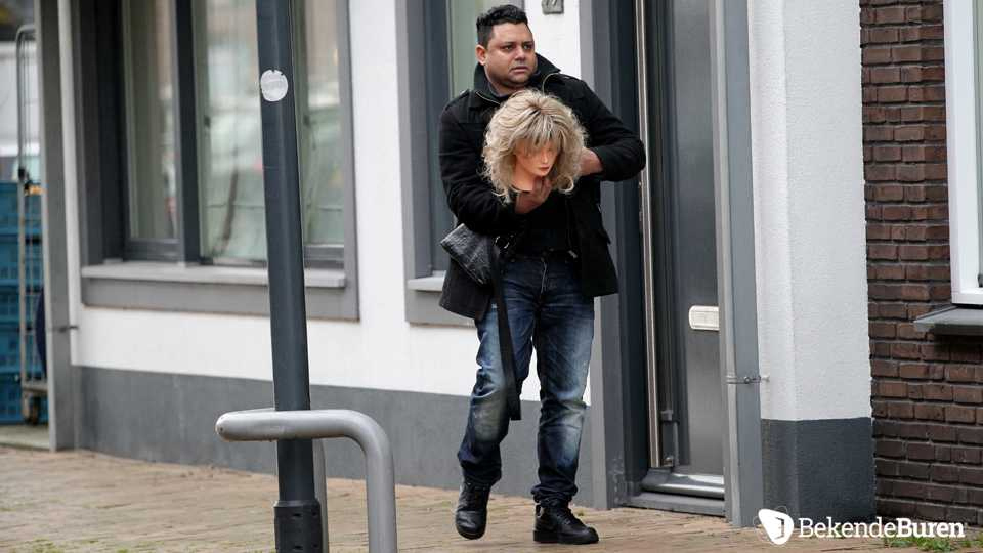 Deze bekende nederlander heeft nep haar besteld.. 1